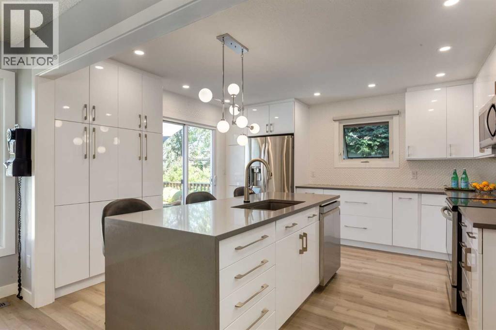 31 Silverstone Bay NW, Calgary, AB T3B 4Y8
