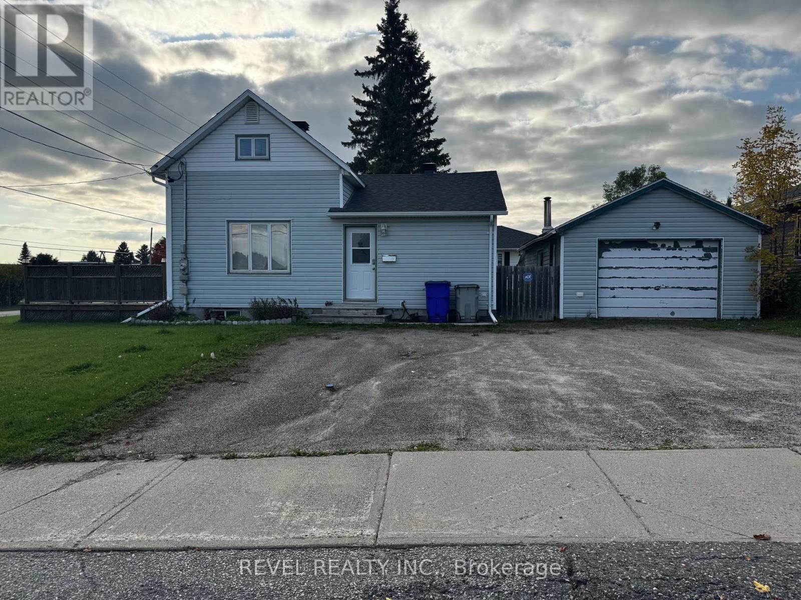 108 Jubilee Ave E, Timmins, ON P4N 5W6