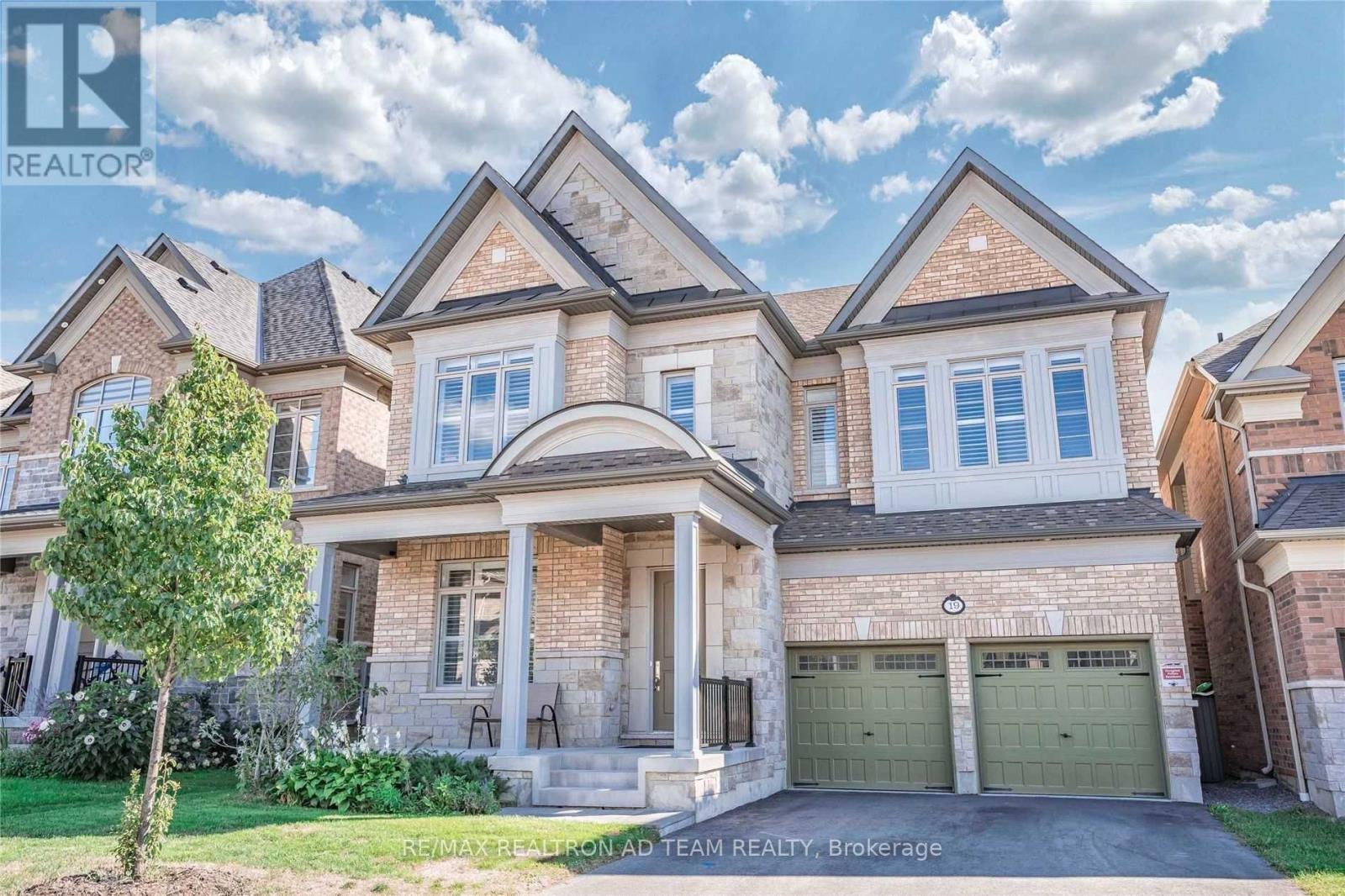 19 Pennine Dr, Whitby, ON L1P 0C3