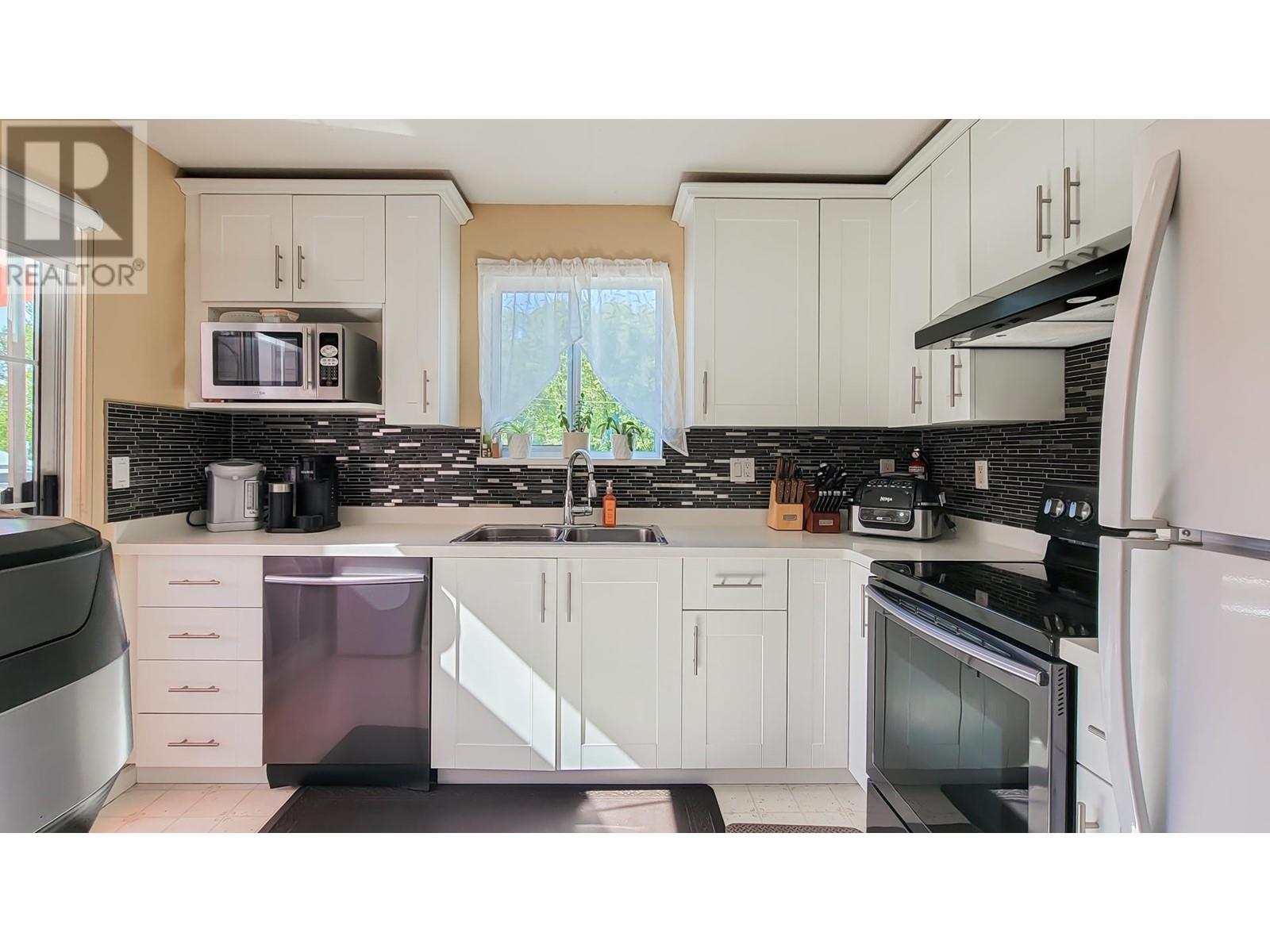 2678 Dixon Street Unit 304, Port Coquitlam, BC V3C 6L7