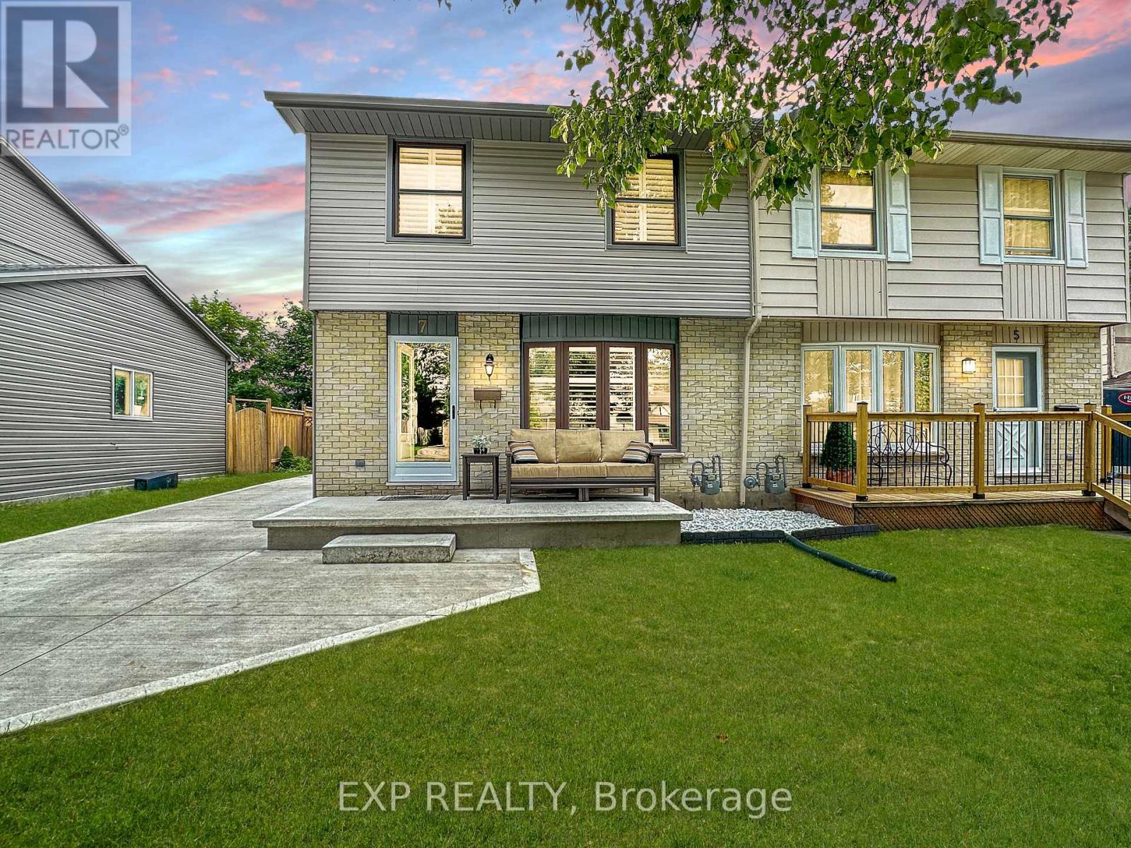 7 Acton Cres, London, ON N6E 1W6