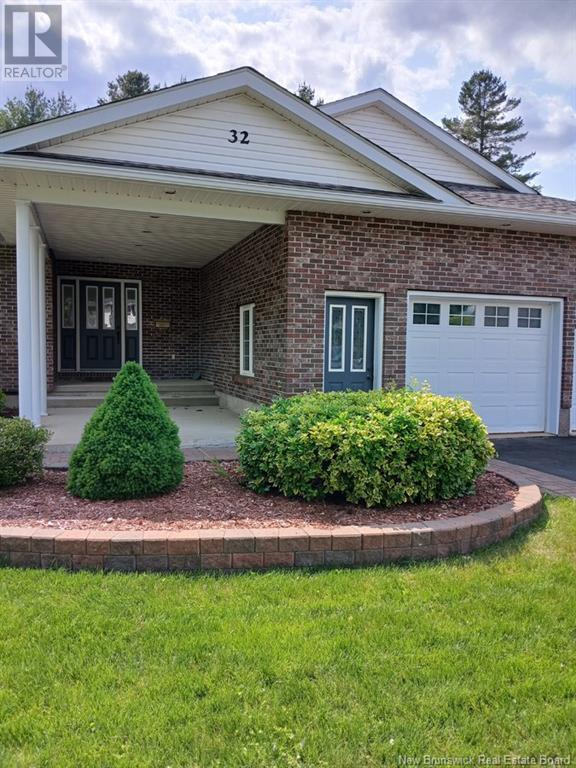 32 Barbara Ct, Fredericton, NB E3B 7G6