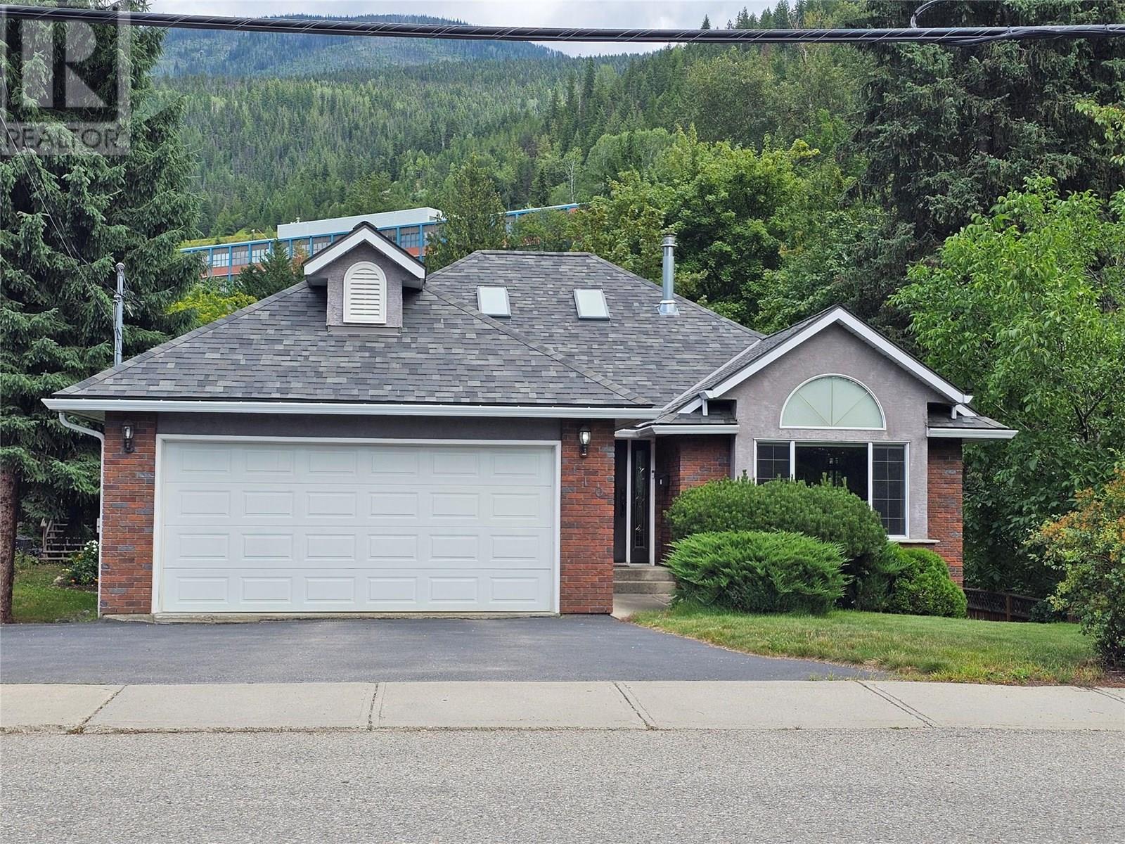 410 Fifth St, Nelson, BC V1L 2W7
