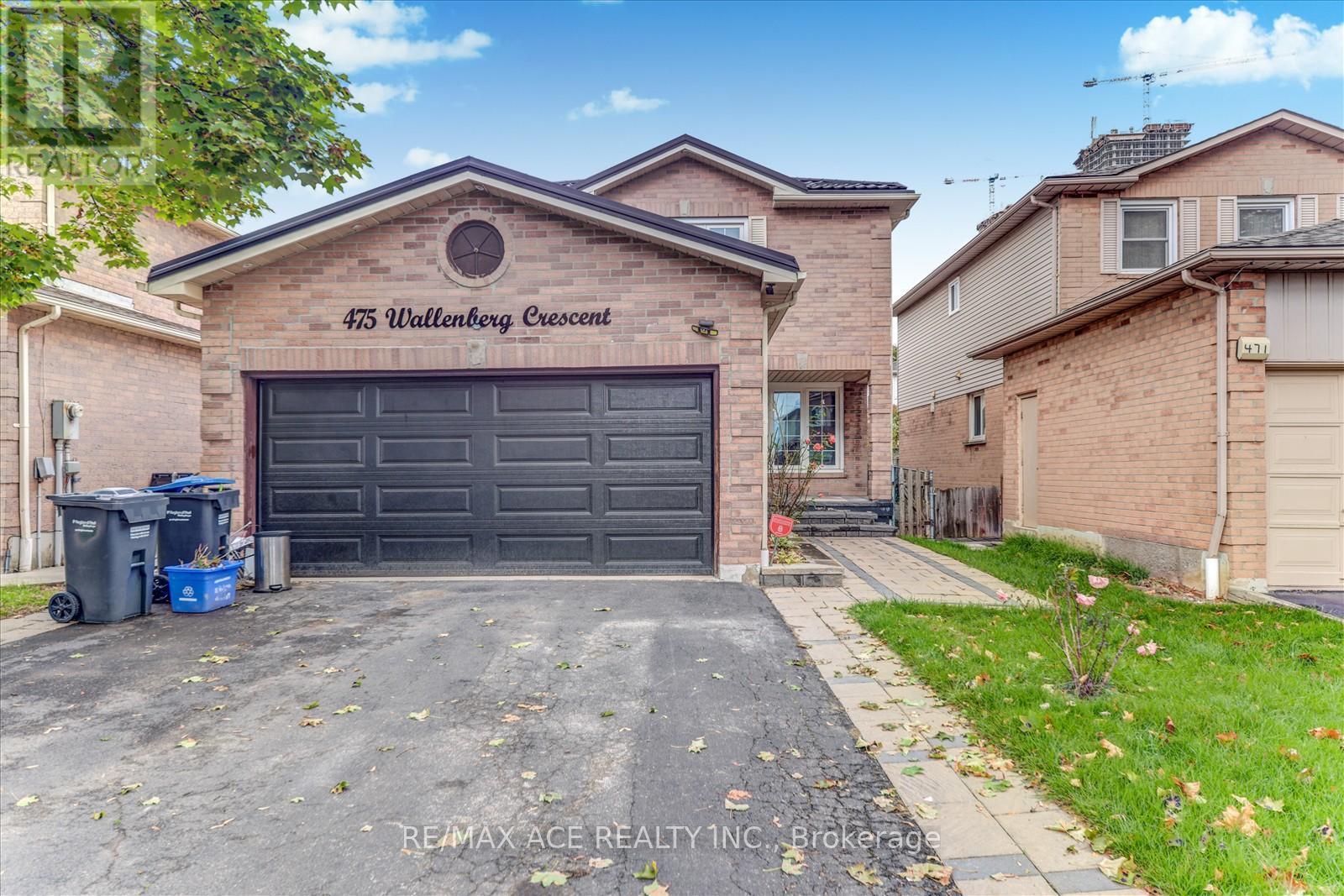 475 Wallenberg Cres, Mississauga, ON L5B 3M2