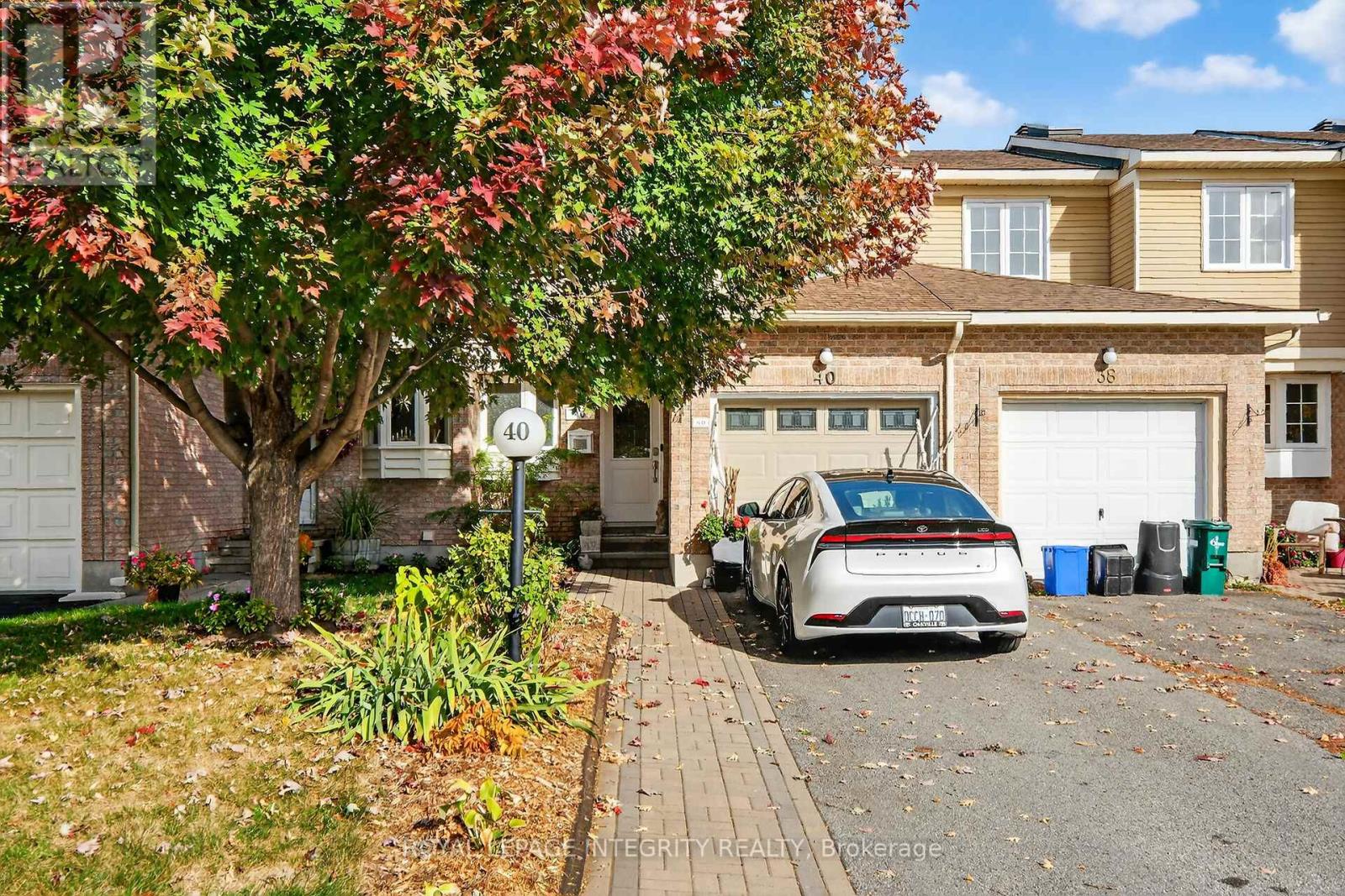 40 Shadetree Cres, Ottawa, ON K2E 7R2