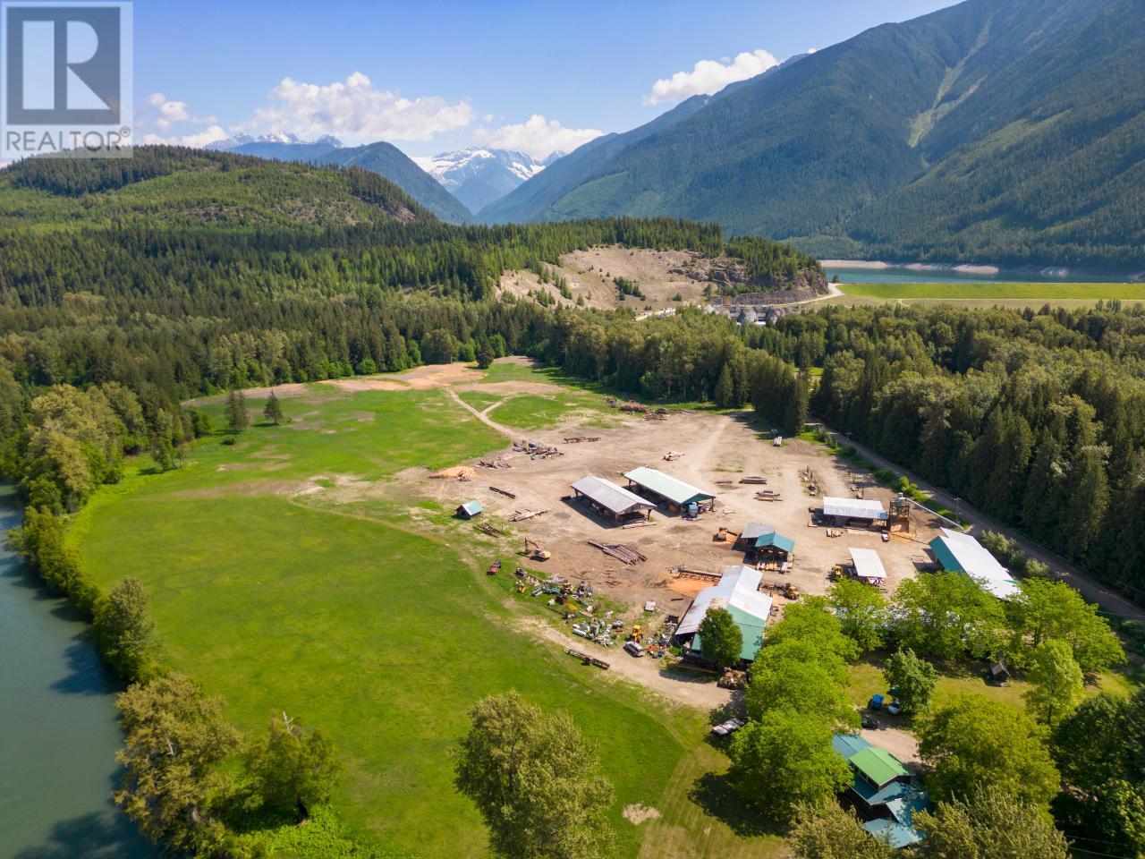 209 Lardeau River Rd, Lardeau, BC V0G 1N0