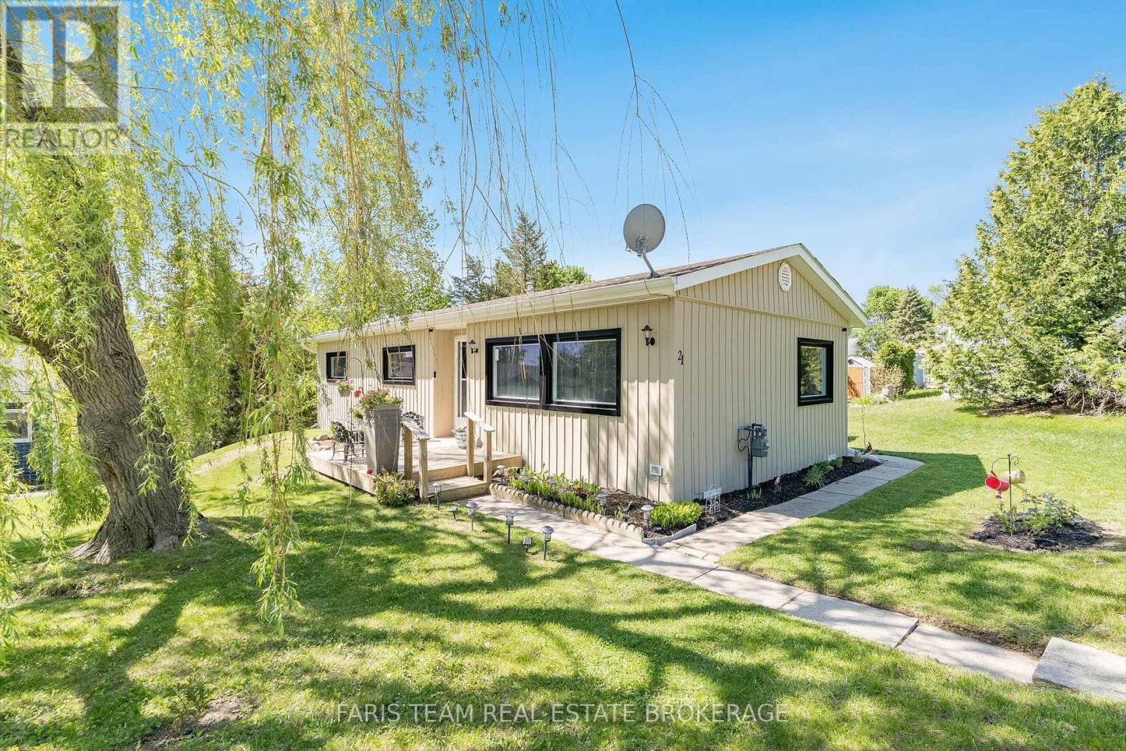 21 Hawthorne Dr, Innisfil, ON L9S 1P7