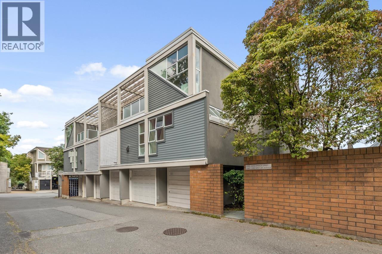 2220 Spruce St, Vancouver, BC V6H 2P3
