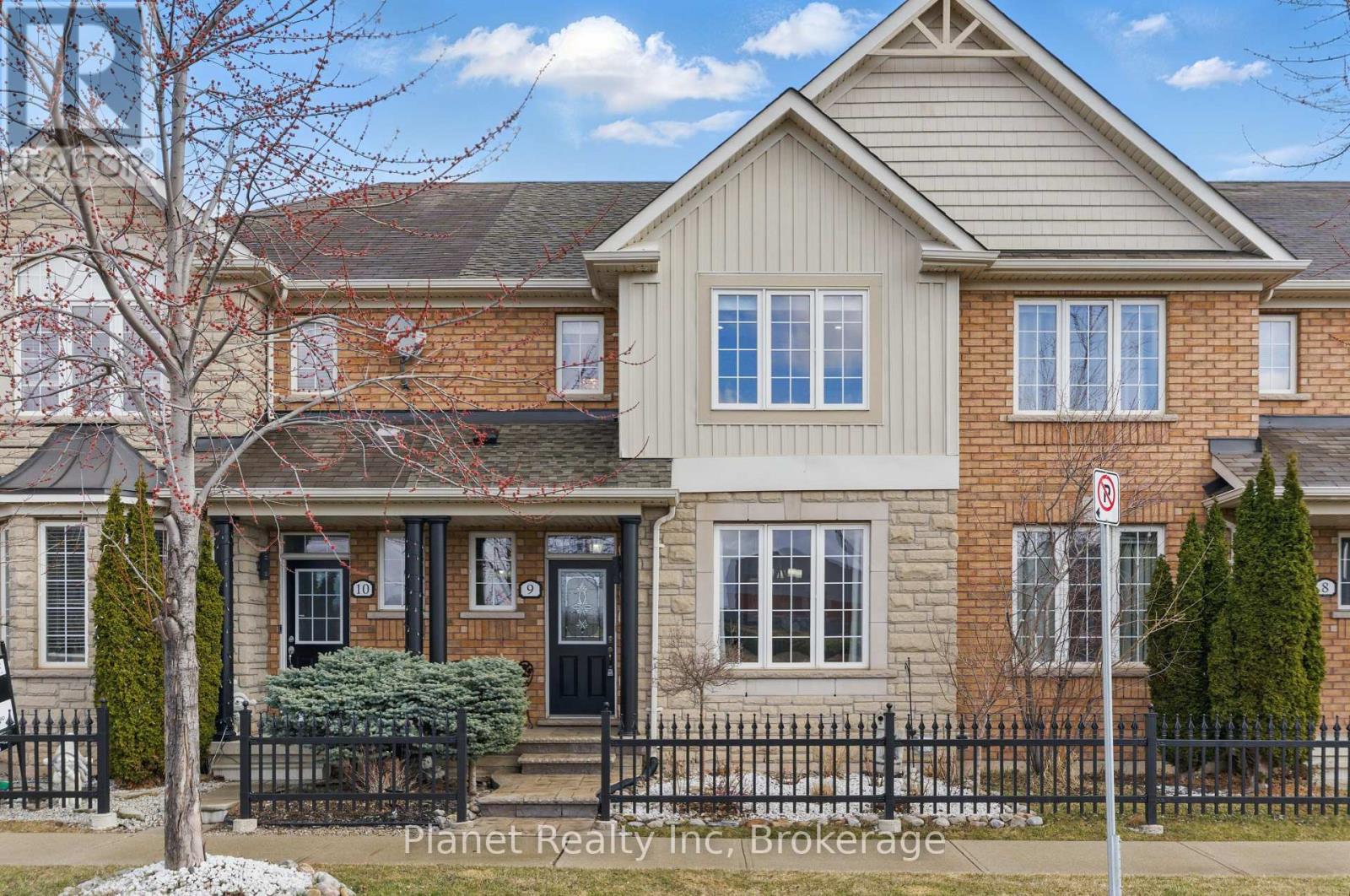 9 651 Farmstead Dr, Milton, ON L9T 7Y8