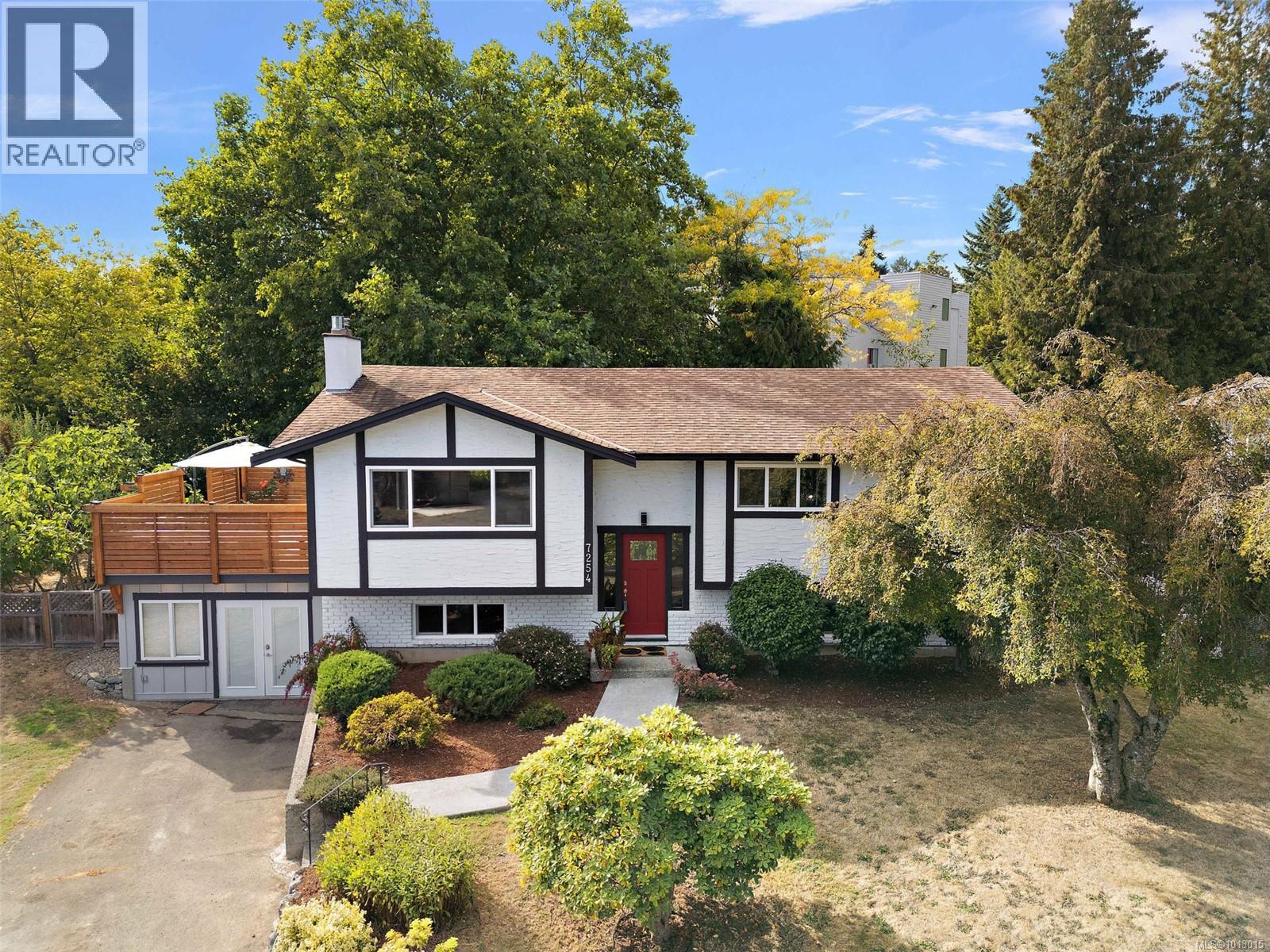 7254 Enid Pl, Central Saanich, BC V8M 1H3