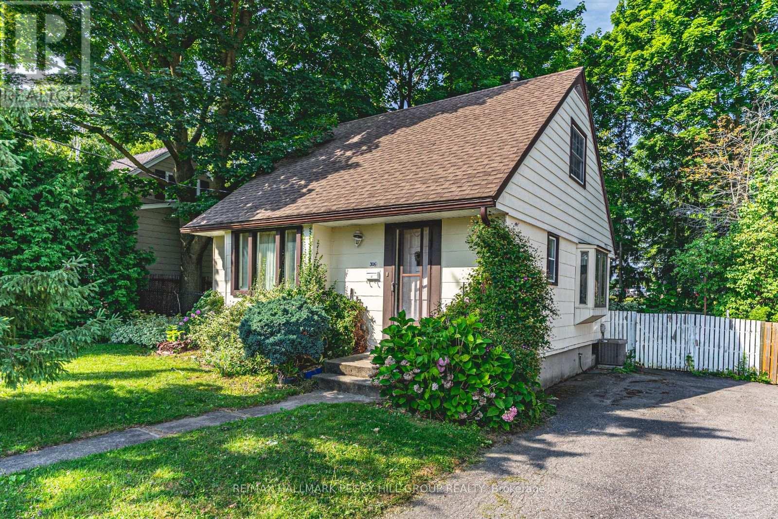 306 Cawthra Blvd, Newmarket, ON L3Y 4N8
