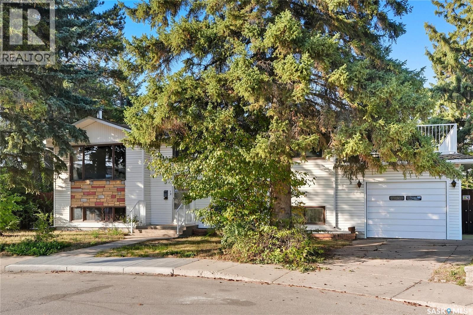 5 Hamilton Pl, Saskatoon, SK S7L 3N3