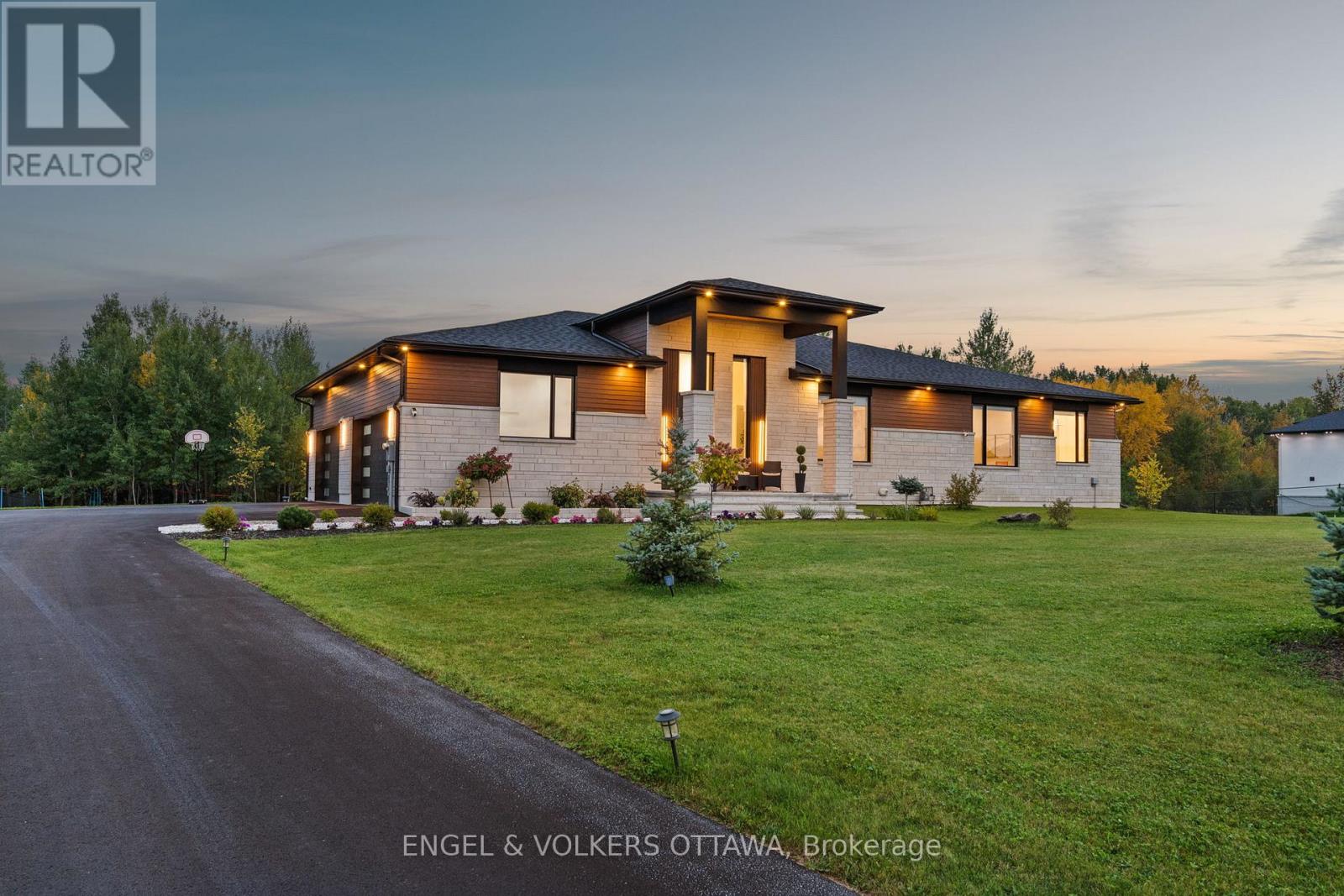 60 Synergy Way, Ottawa, ON K2W 0K3