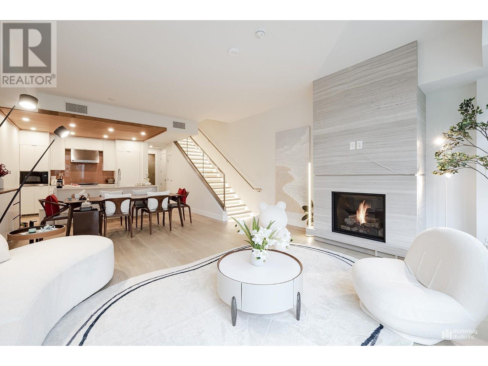 6687 Nelson Avenue Unit 104, West Vancouver, BC V7W 2B2
