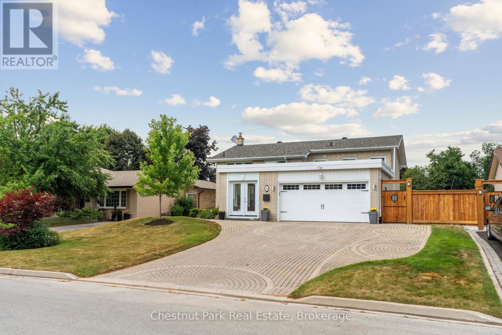 16 Davies Cres, Barrie, ON L4M 2M3
