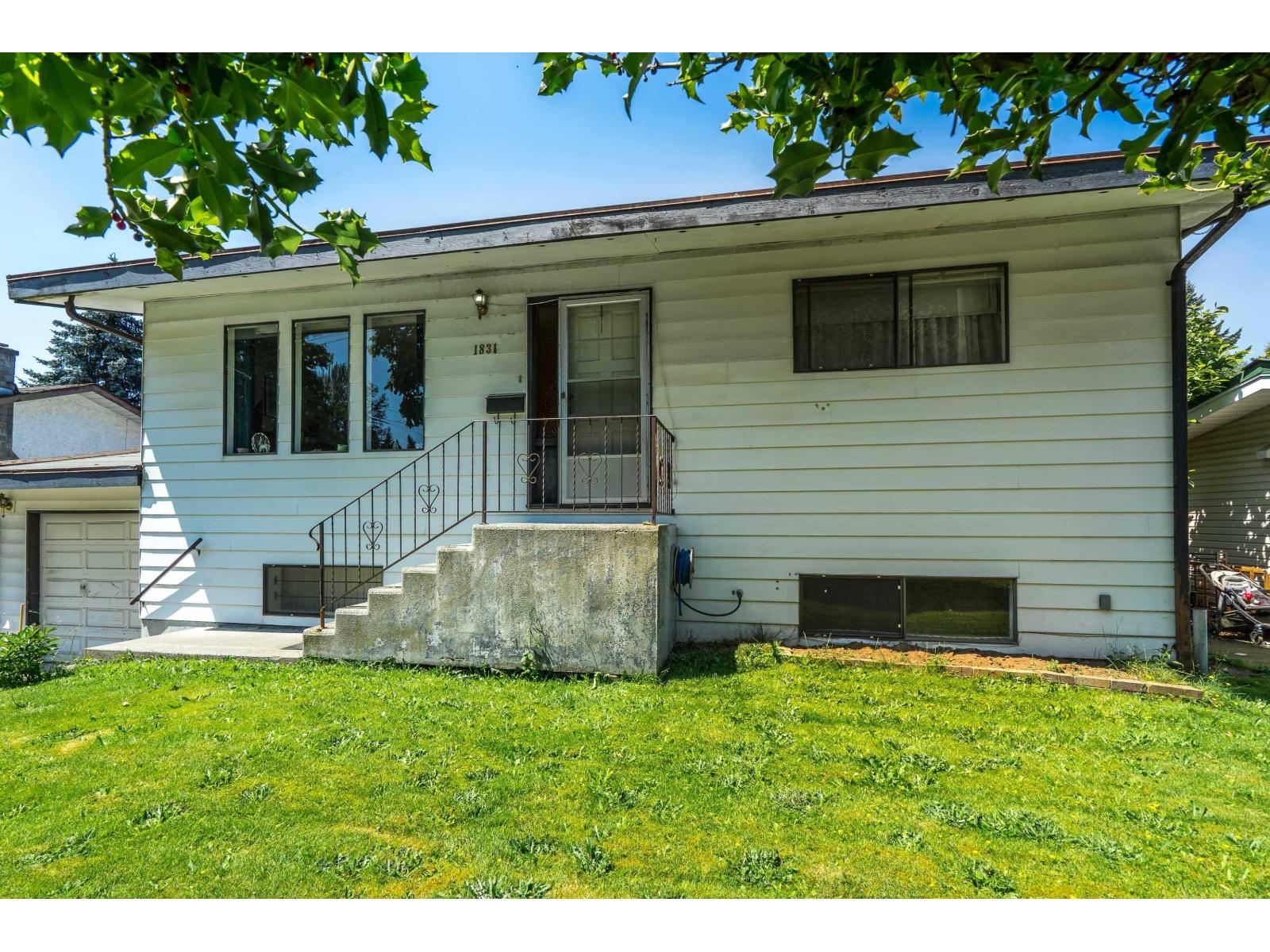 1831 Mckenzie Rd, Abbotsford, BC V2S 3Z2
