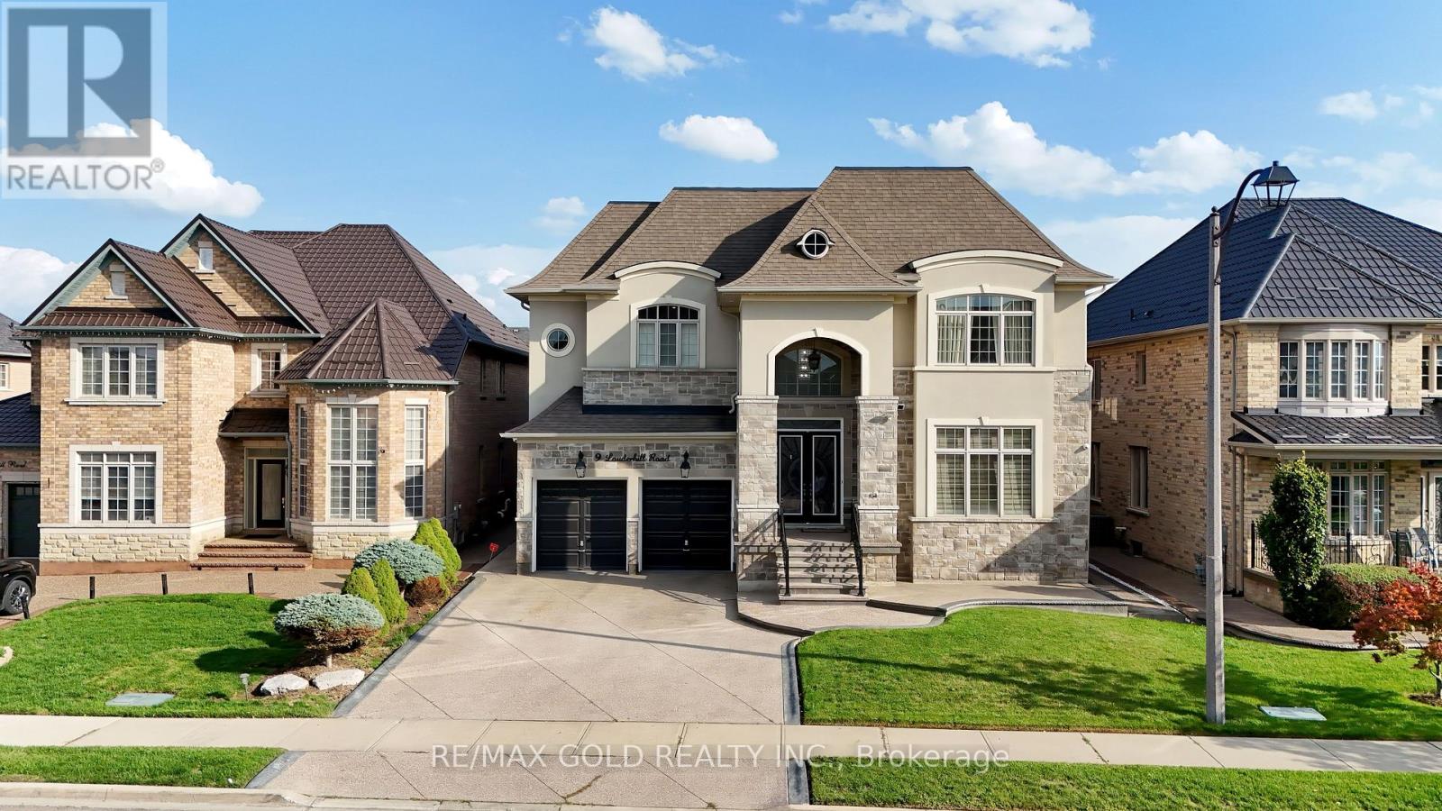 9 Lauderhill Rd, Brampton, ON L6P 2Z1