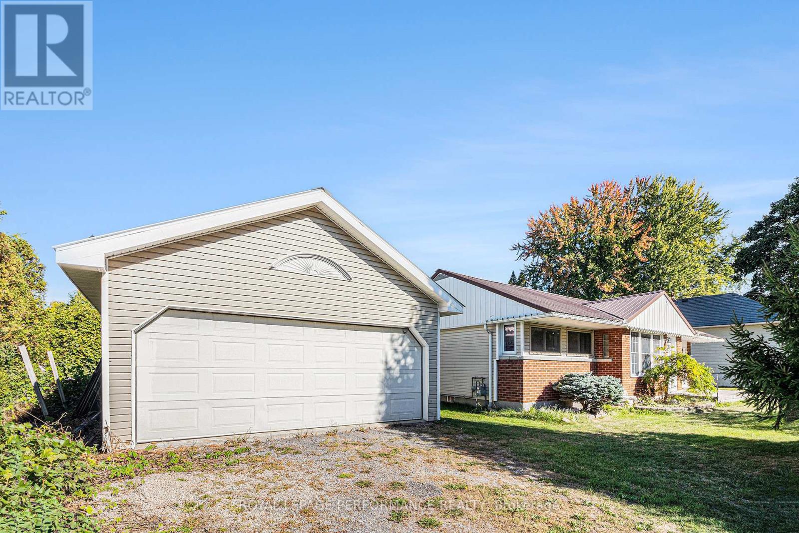 724 St Antoine St, Cornwall, ON K6H 7G9