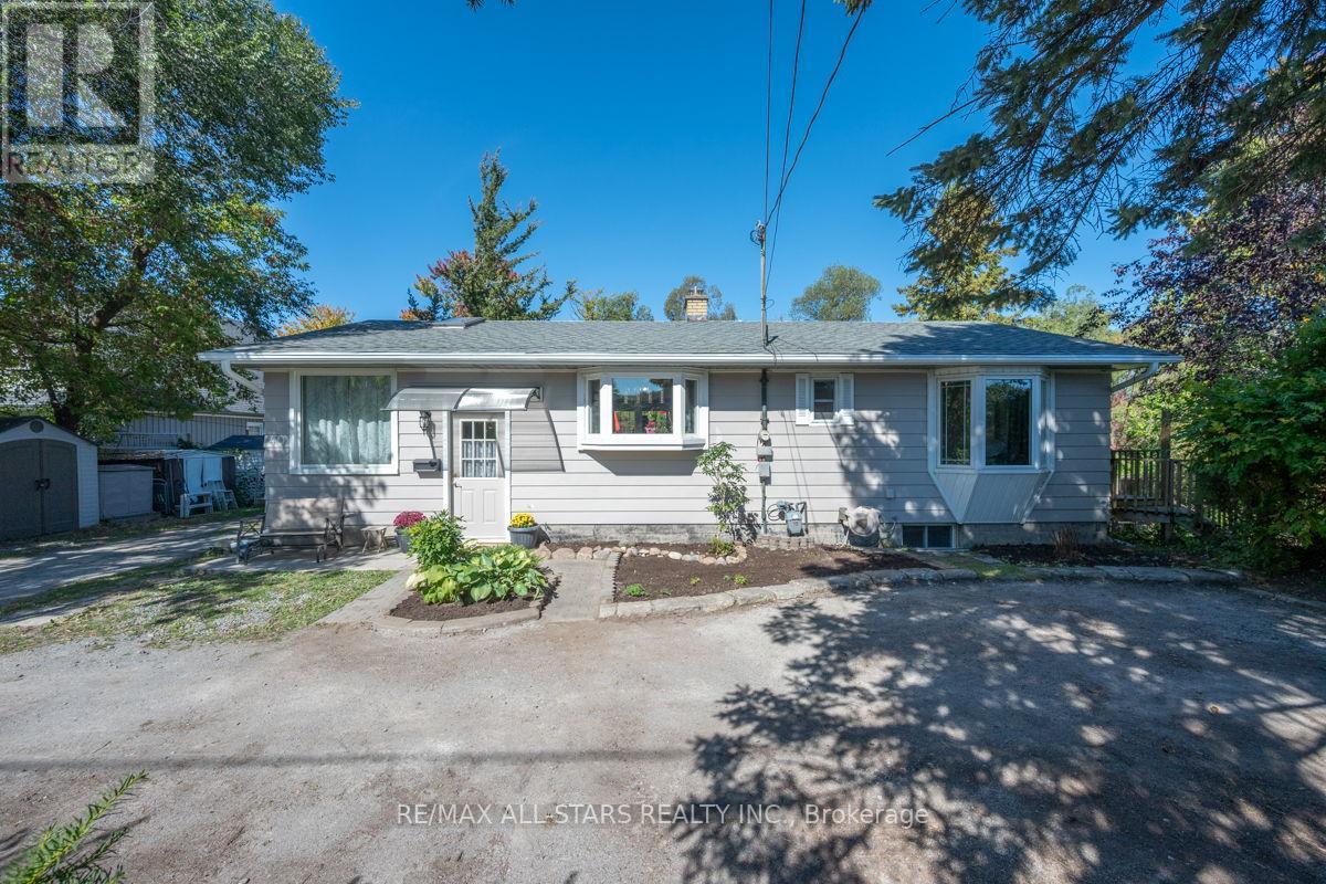 40 Riverglen Dr, Georgina, ON L4P 2R1