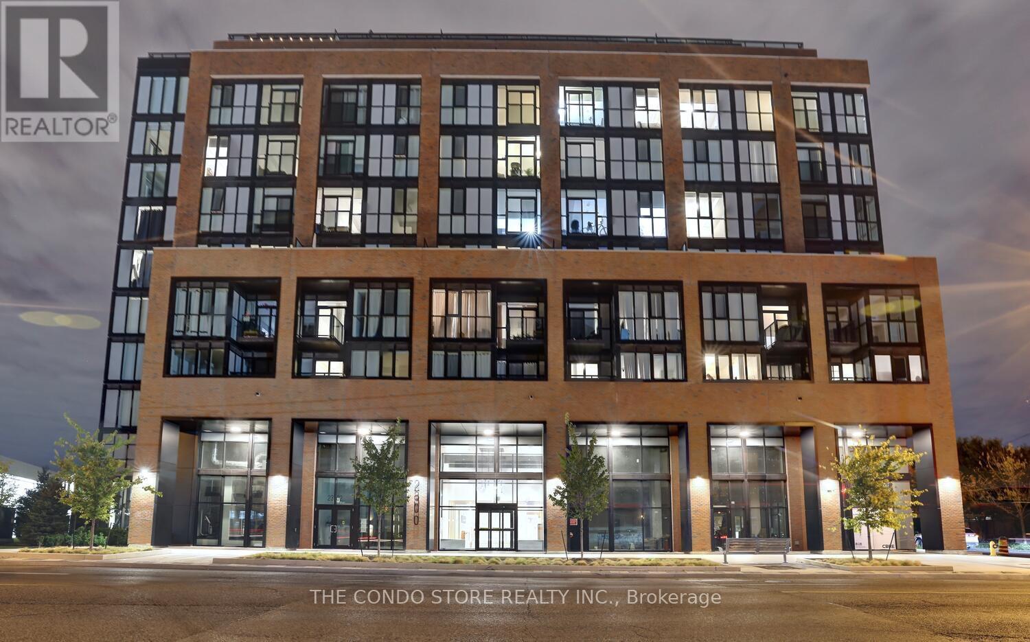 427 2300 St Clair Ave W, Toronto, ON M6N 1K8