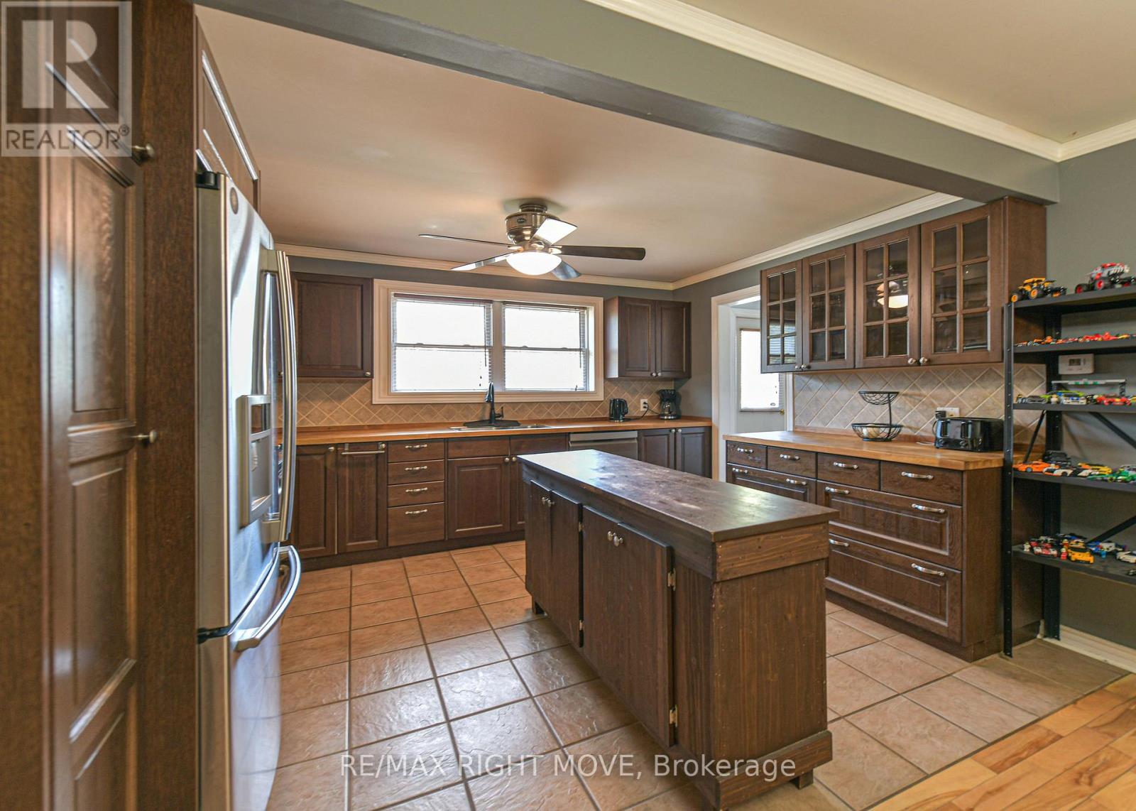 3323 Park Rd, Severn, ON L3V 0V9