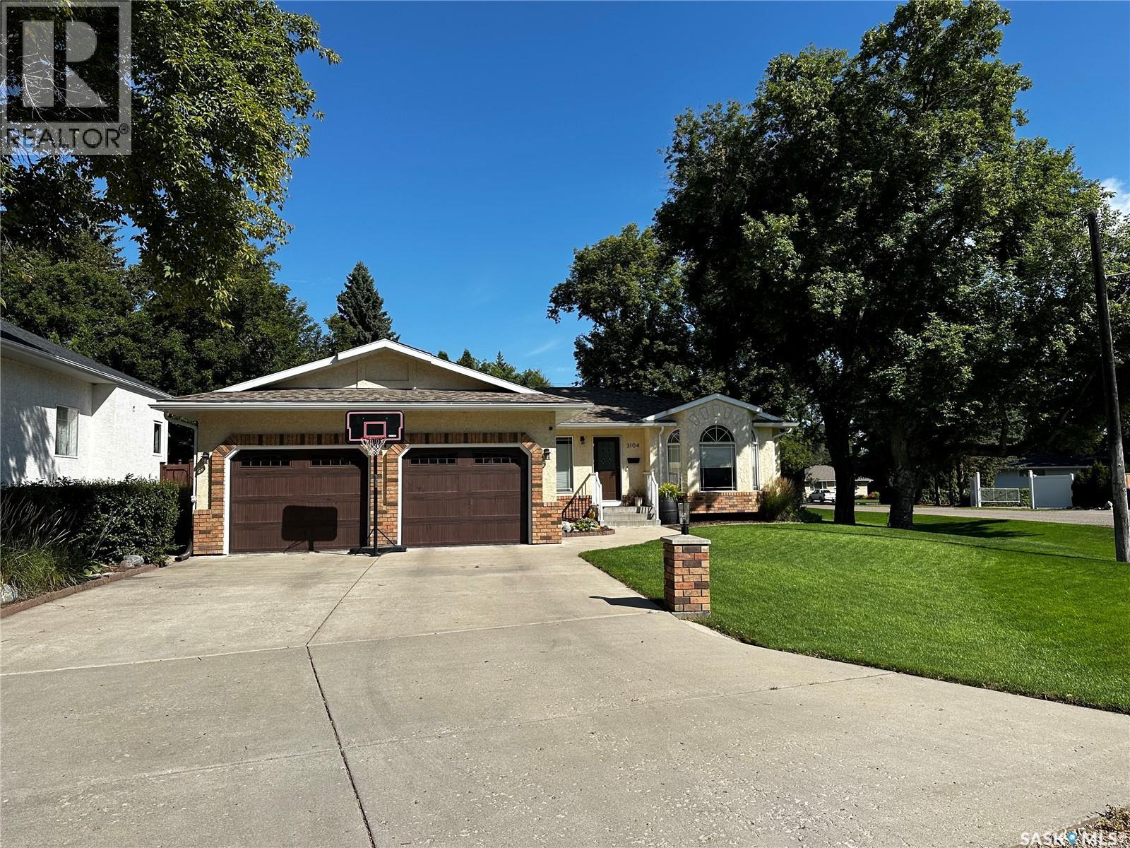 3104 Ortona St, Saskatoon, SK S7M 3R4