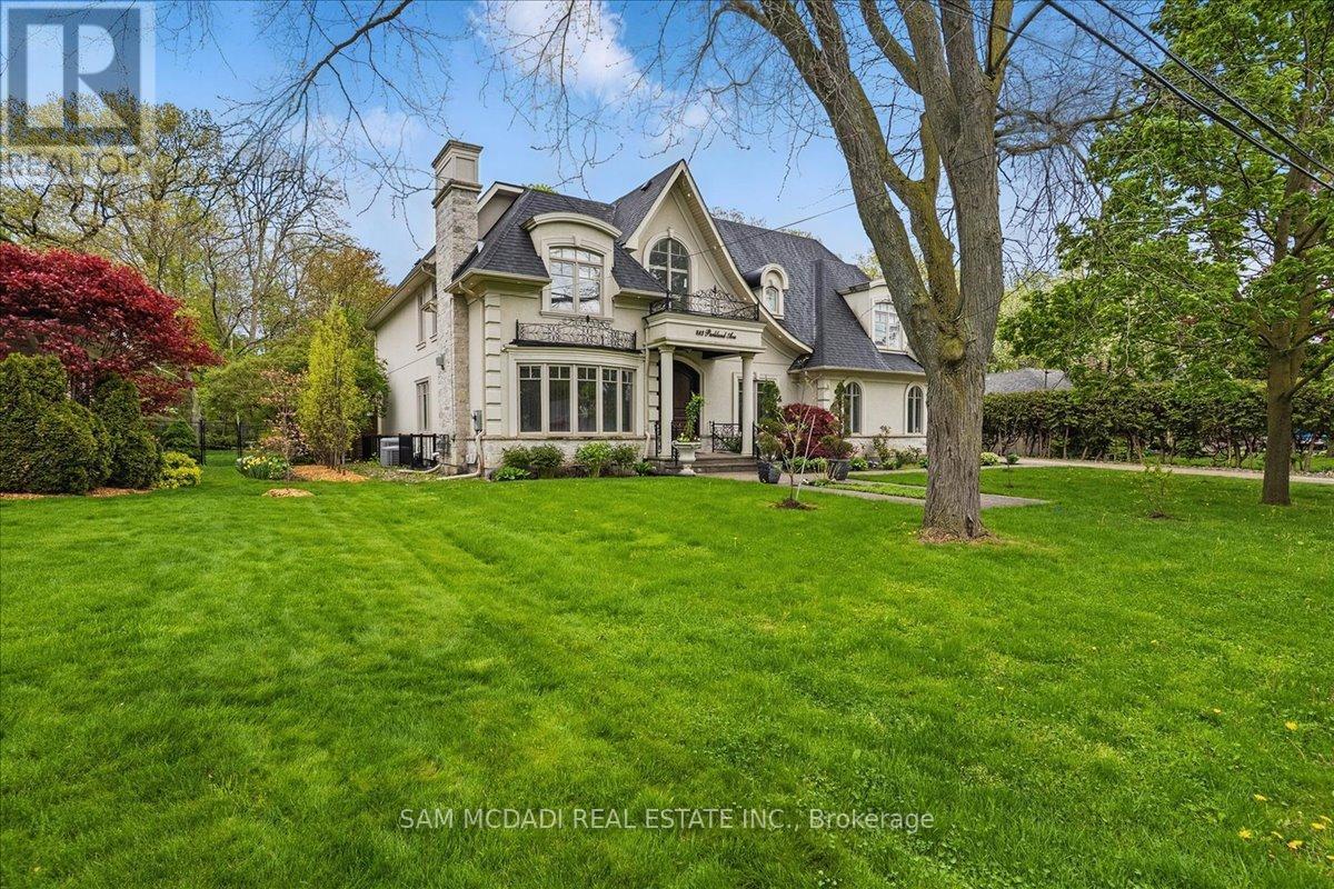 883 Parkland Ave, Mississauga, ON L5H 3G9