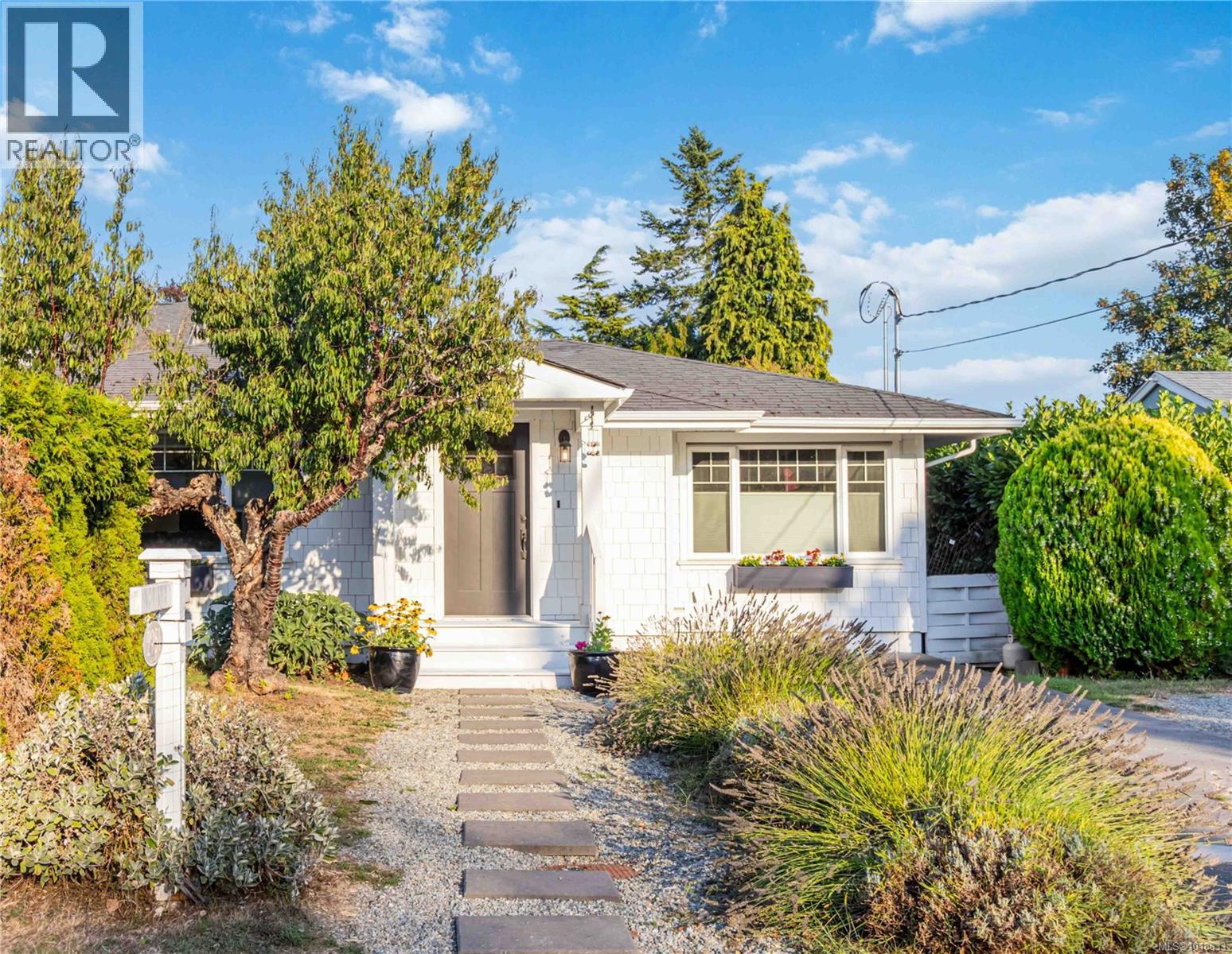 2951 Dean Ave, Saanich, BC V8R 4Y6