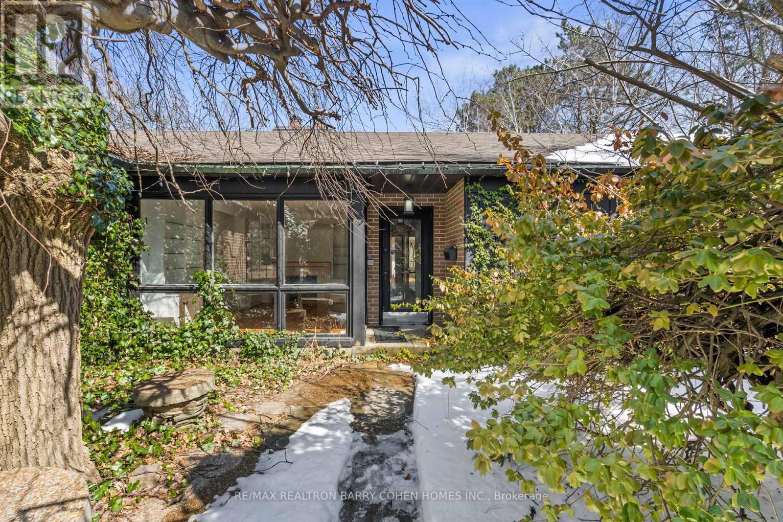 44 The Bridle Path, Toronto, ON M2L 1C8