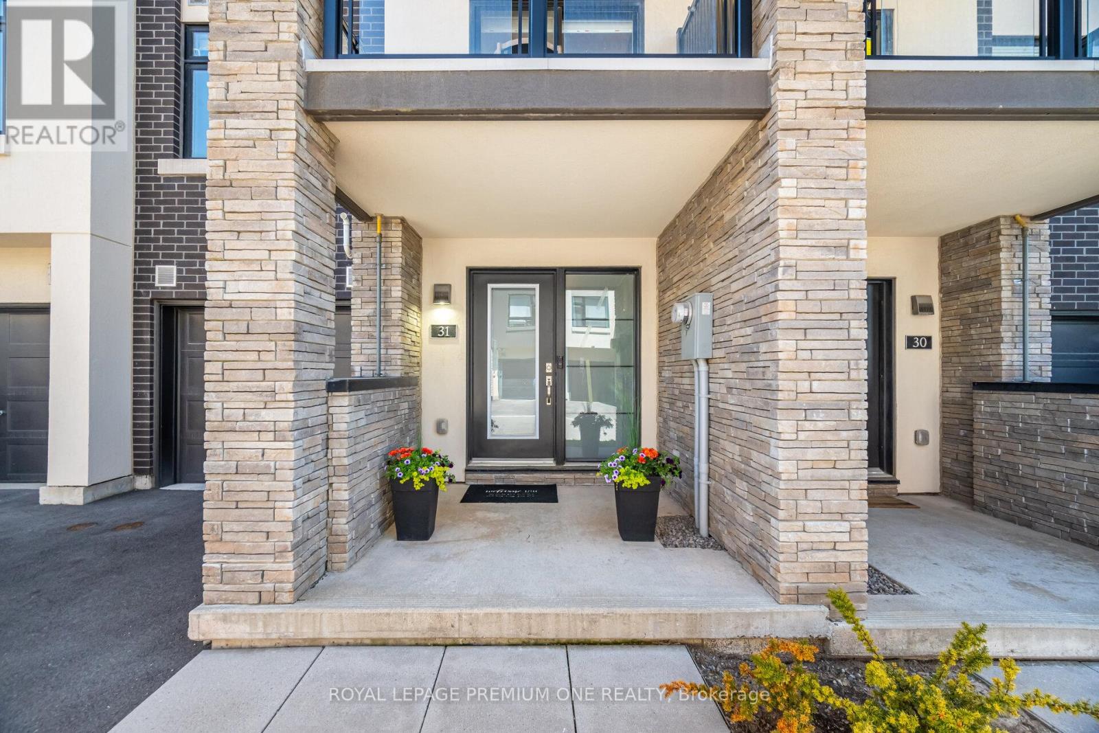 31 1121 Cooke Blvd, Burlington, ON L7T 0C3