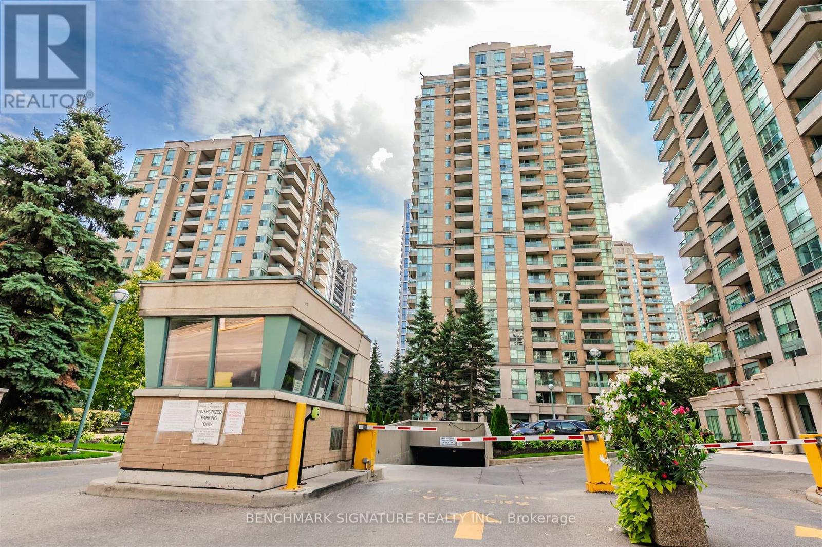 608 3 Pemberton Ave, Toronto, ON M2M 4M1