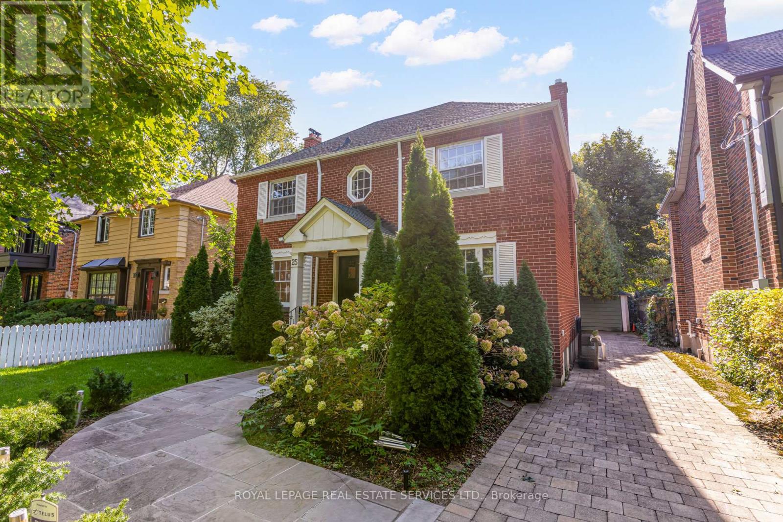 25 Ashton Mnr, Toronto Stonegate-queensway, ON M8Y 2N6