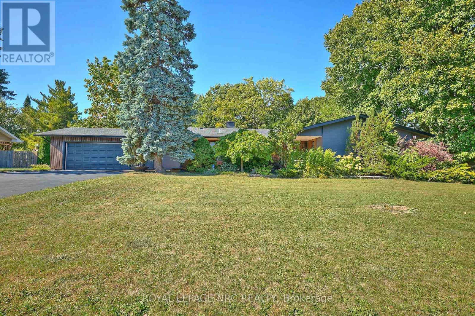 7 Woodmount Dr, St. Catharines, ON L2T 2X8