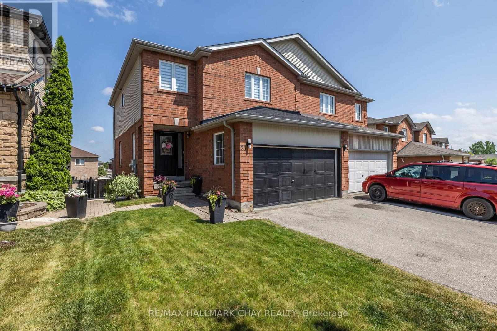 23 Smith St, Bradford West Gwillimbury, ON L3Z 3E1