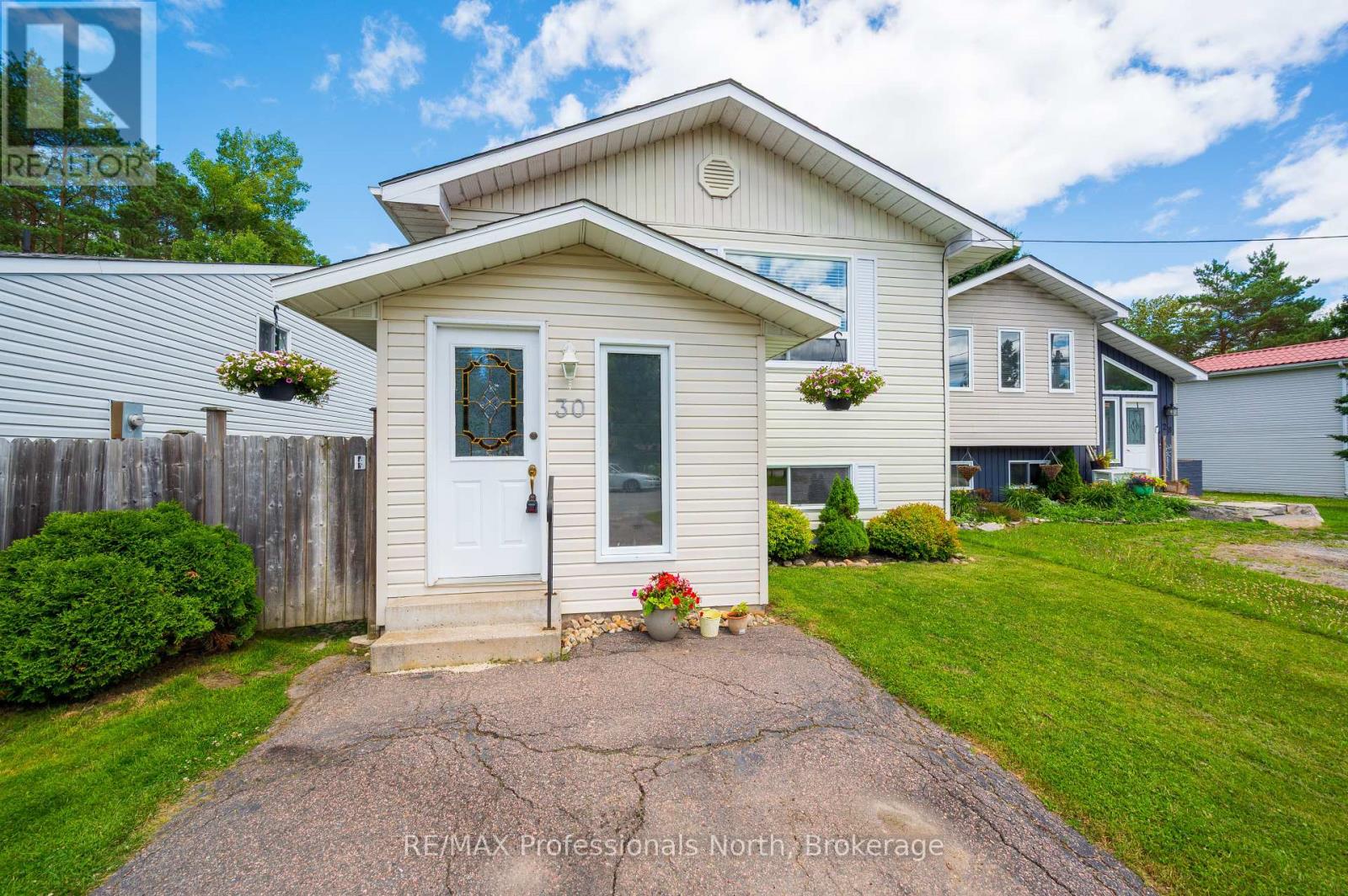 30 Sabrina Park Dr, Huntsville, ON P1H 0A2