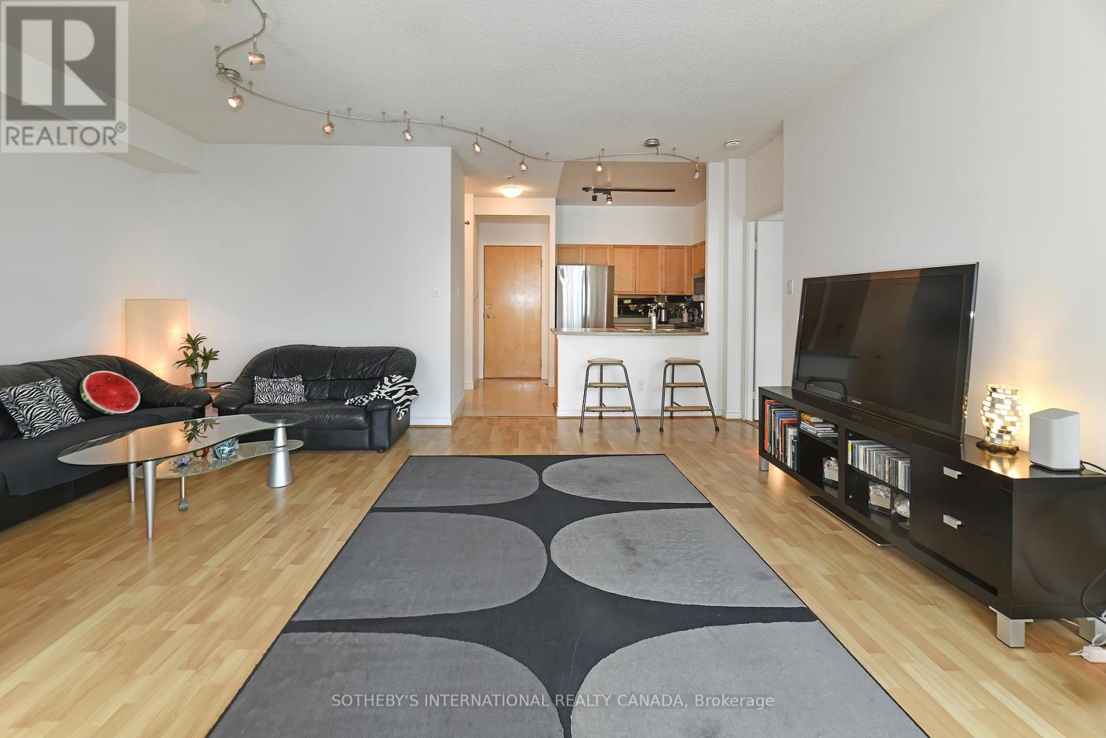 600 Queens Quay W, Toronto, ON M5V 3M3