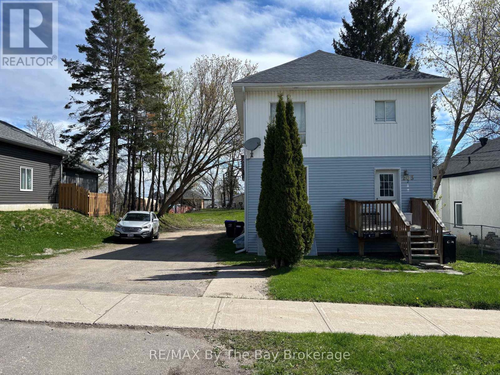 203 George St, Midland, ON L4R 2W3