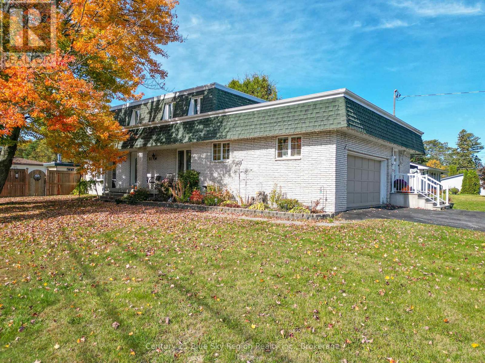 61 Third St, West Nipissing Sturgeon Falls, ON P2B 3A9