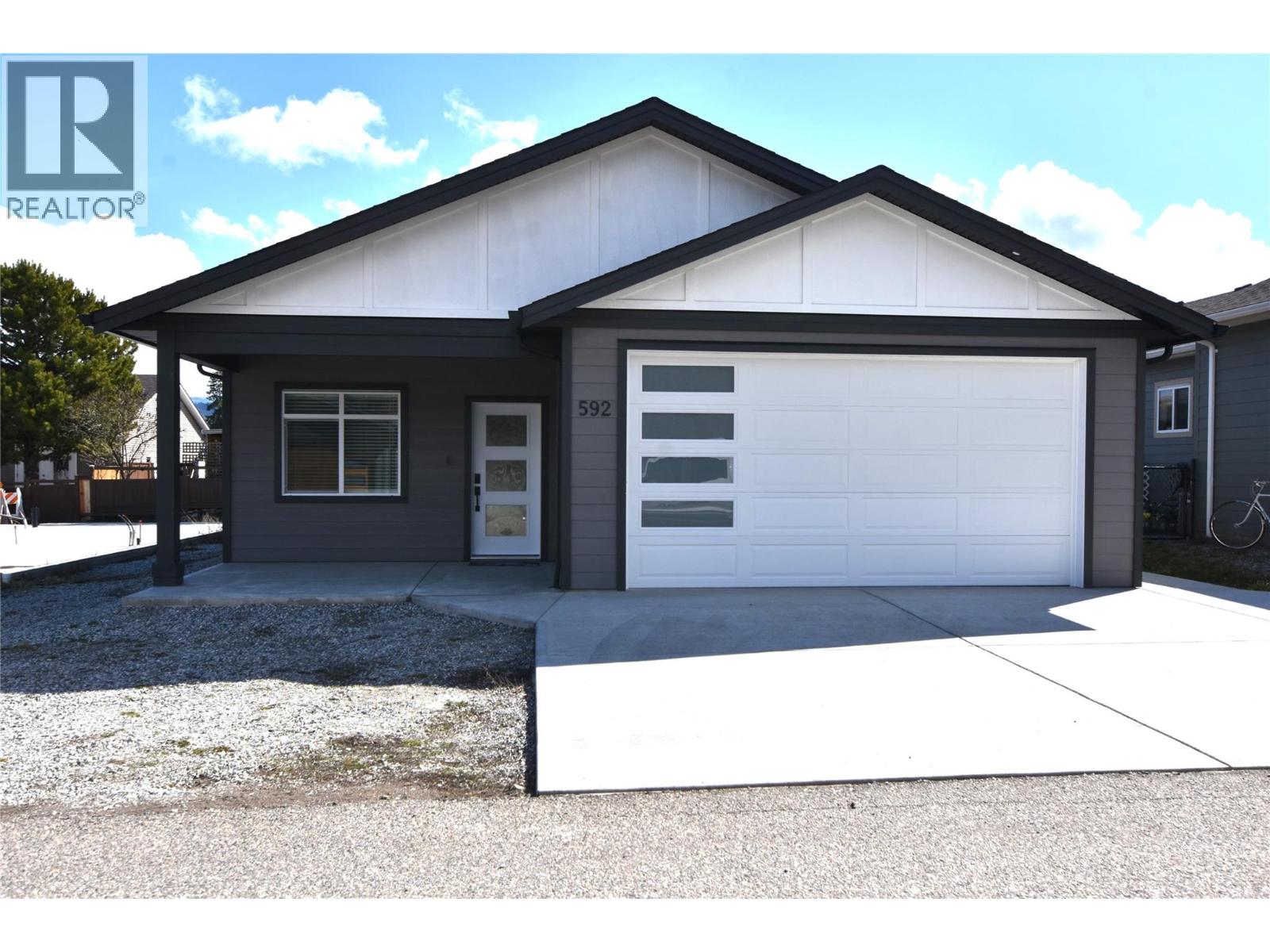 592 Nighthawk Ave, Vernon, BC V1H 2A1