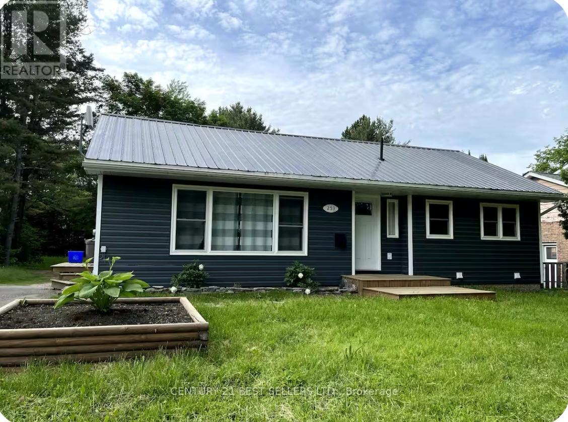 253 Maple St, Bracebridge, ON P1L 1K3