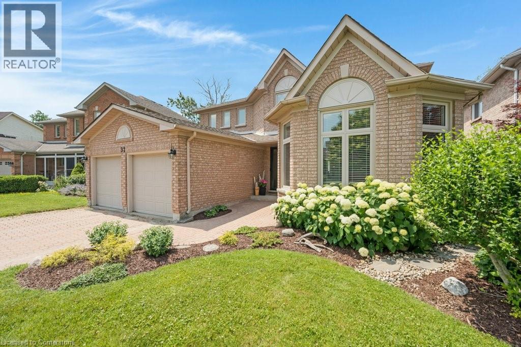 32 Kingfisher Cres, Cambridge, ON N1T 1P9