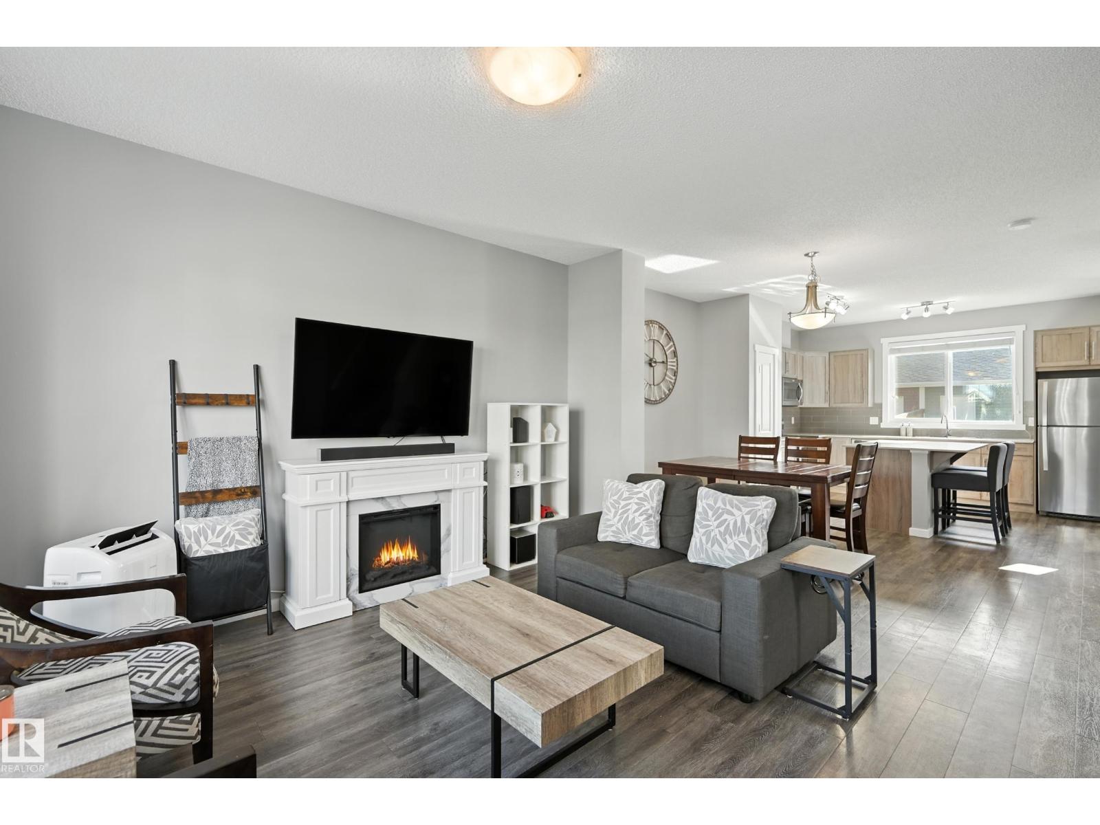 2677 Maple Way NW, Edmonton, AB T6T 2C8