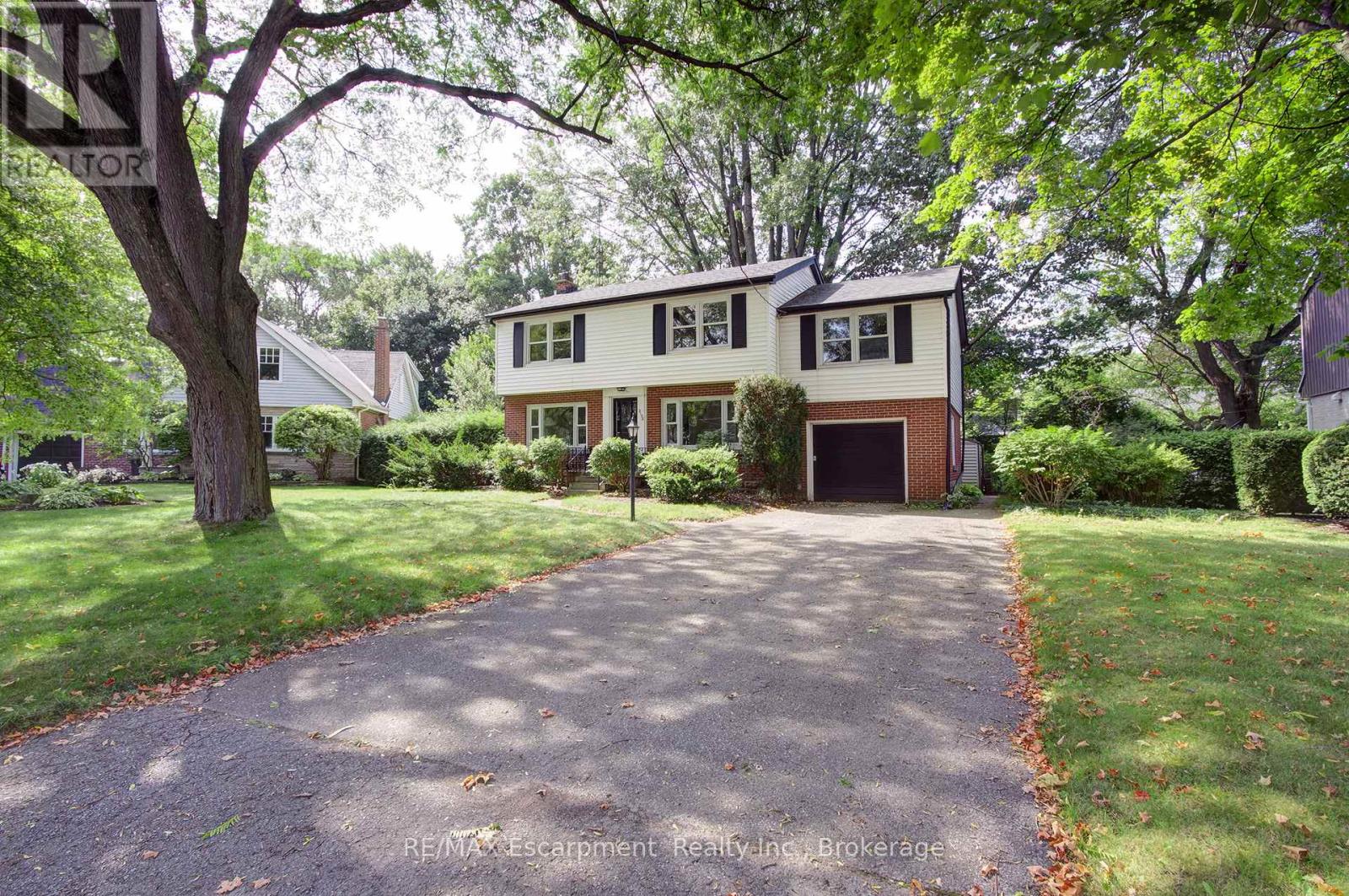 2198 Yorkshire Cres, Burlington, ON L7R 1V7