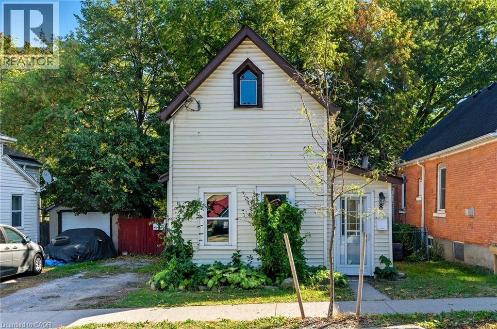 8 Tasker St, St. Catharines, ON L2R 3Z8