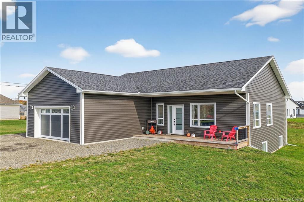 11 Riverside Dr, Petitcodiac, NB E4Z 0K7