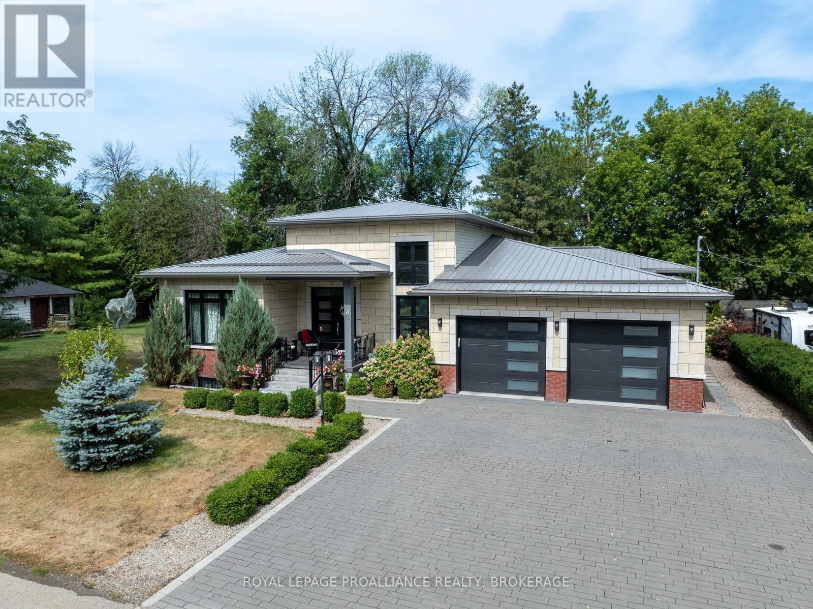 28 George St, Westport, ON K0G 1X0