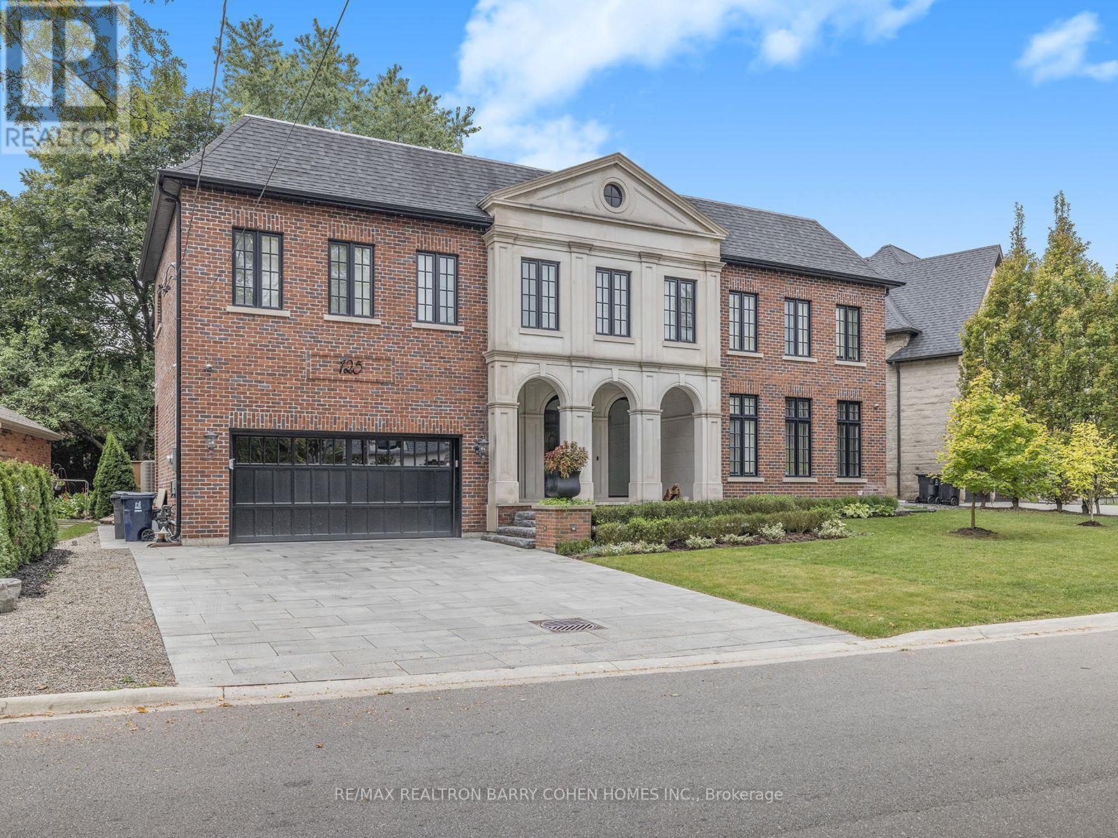 125 Sandringham Dr, Toronto, ON M3H 1E2