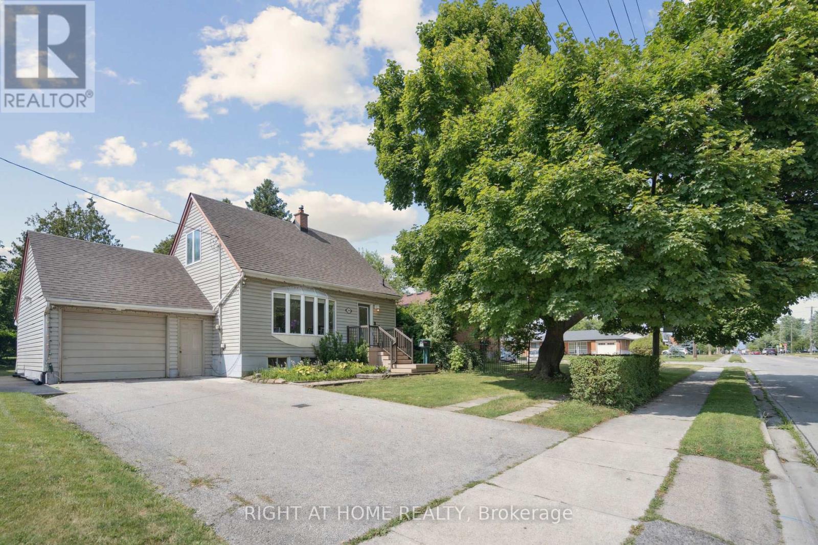 2343 Mountainside Dr, Burlington, ON L7P 1C1