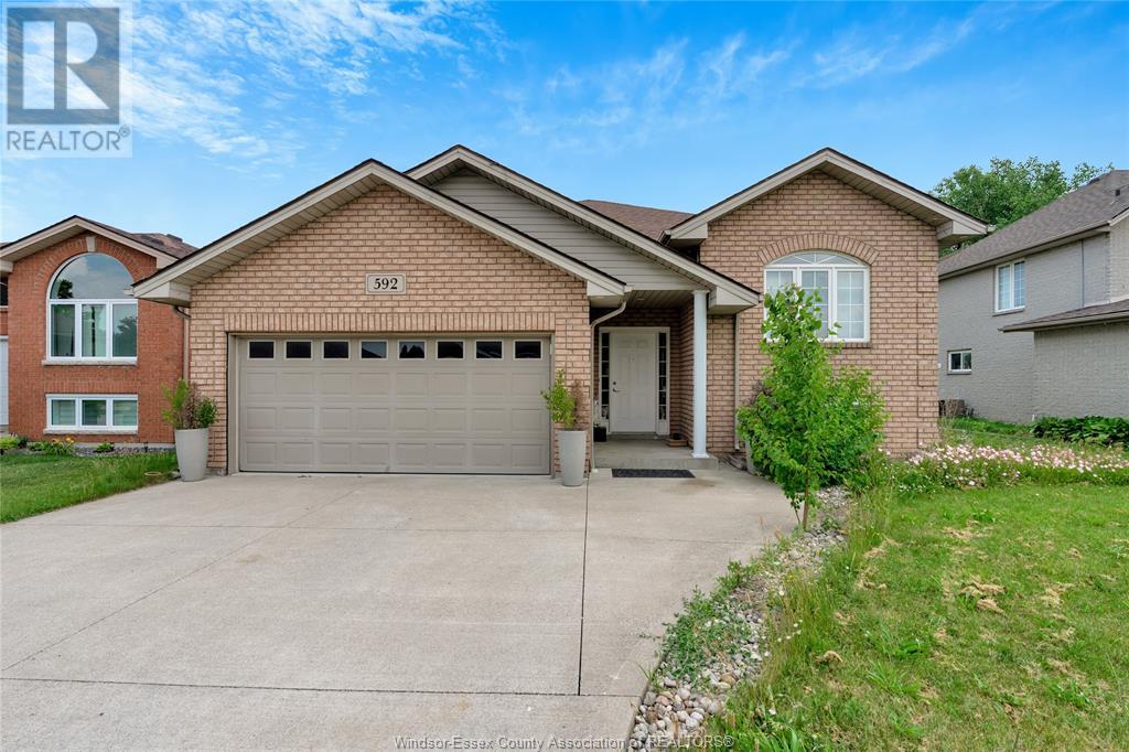 592 Banwell, Windsor, ON N8P 1J8