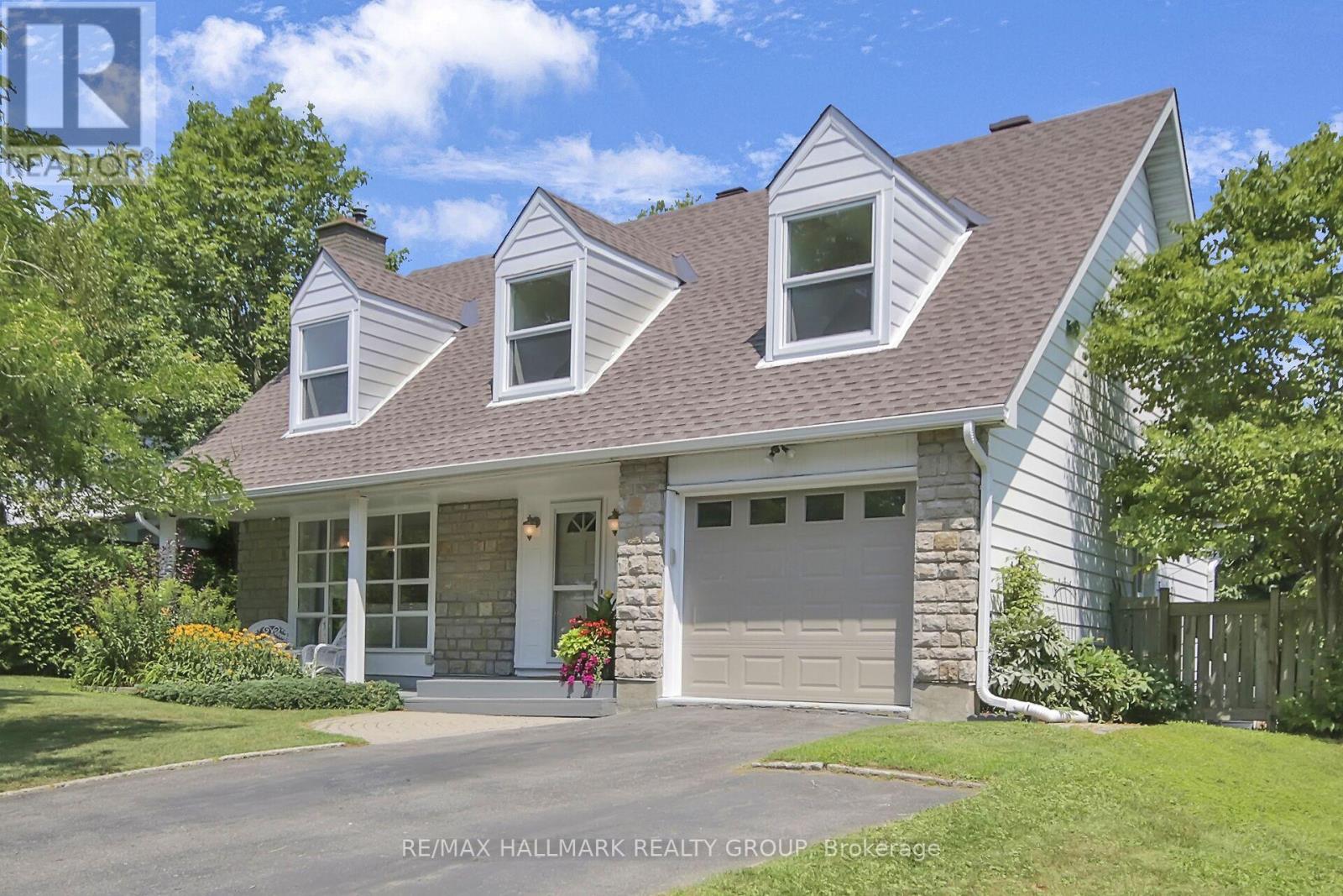 51 Charkay St, Ottawa, ON K2E 5N5